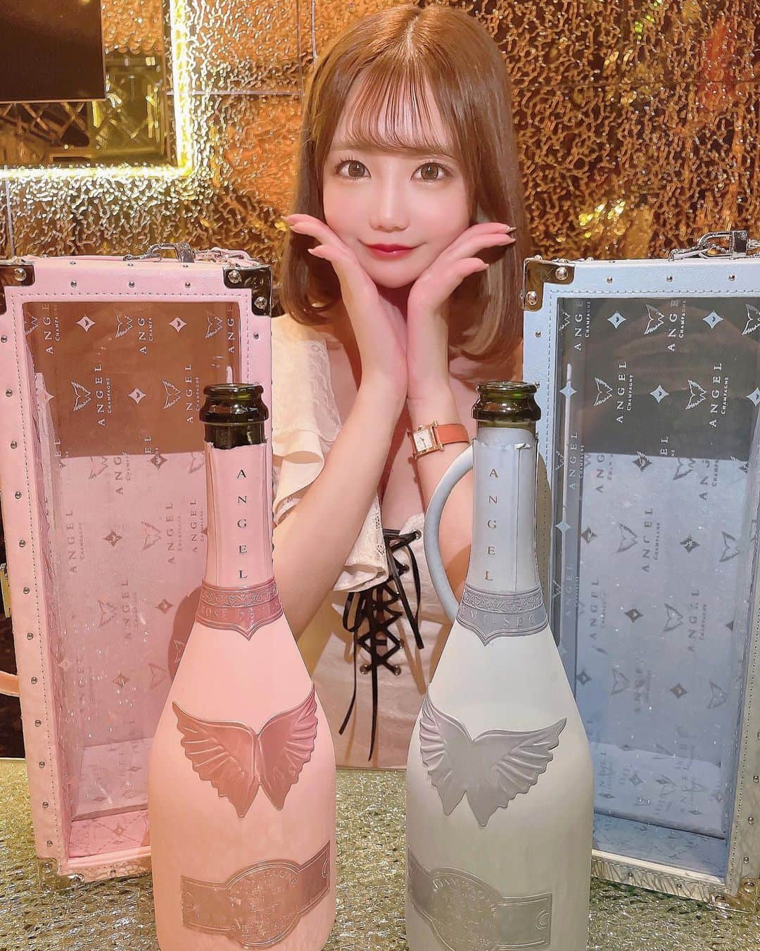 桜木せりなのインスタグラム：「エンジェルドゥミセックとドゥミセックロゼ👼🏻かわいすぎる💘  #エンジェル  #エンジェルドゥミセック  #robedefleurs #名古屋 #錦  #錦三丁目 #錦3 #salondegold #キャバクラ  #キャバ嬢 #クラブ  #撮影 #シャンパン #歌舞伎町 #六本木 #銀座 #北新地  #ミナミ #中洲 #すすきの #followforfollowback #いいね #followｍe #follow #かわいい #instalike #instagood #likesforlike  #いいね返し」
