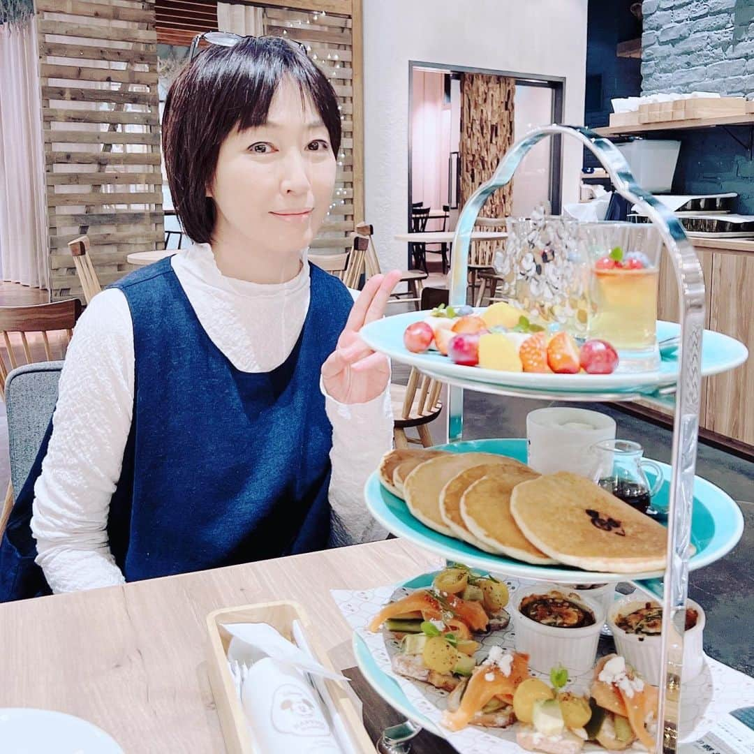 高島礼子さんのインスタグラム写真 - (高島礼子Instagram)「やっと予約出来て 行って来ました🫖 女子会祭りの日  #Disney #カフェ #可愛い #女子会 #ヒカリエ」1月19日 10時57分 - reico.official