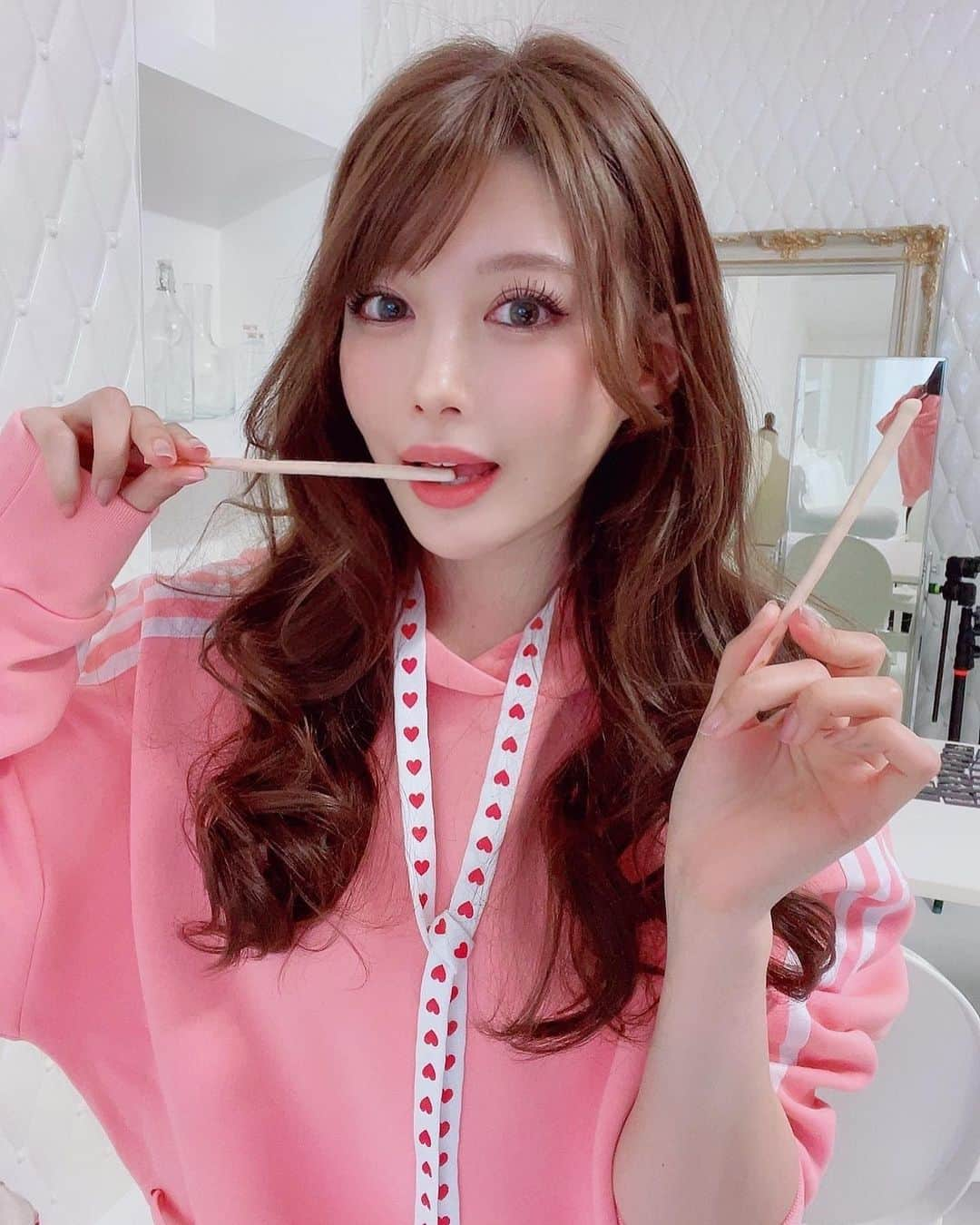 相沢みなみさんのインスタグラム写真 - (相沢みなみInstagram)「さくらんぼ味のポッキーは さくらんぼの味しなかった🍒 . it should tast like cherry but… . 樱桃的百奇不好吃💭 . #ポッキー #pocky #百奇  . #相沢みなみ #minamiaizawa #相澤南」1月19日 12時19分 - epoint2016