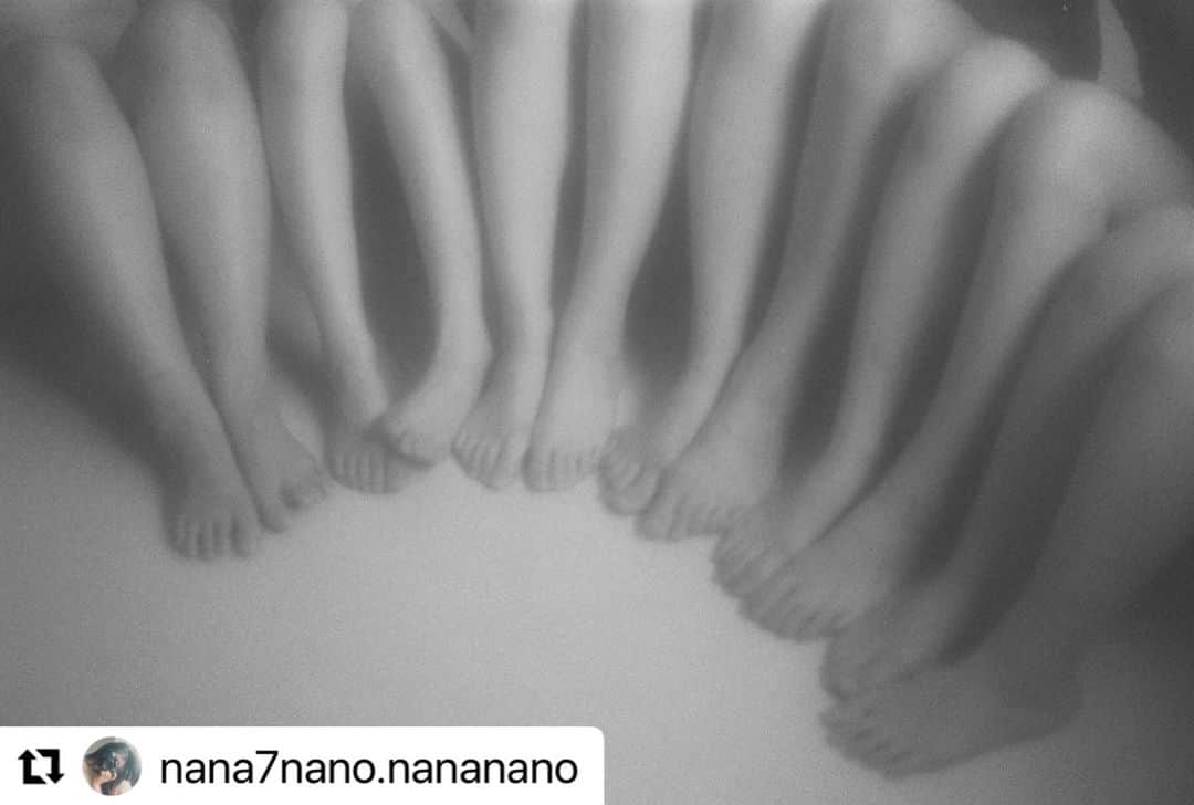 七菜乃さんのインスタグラム写真 - (七菜乃Instagram)「2月の個展よろしくお願いします。  写真は前回の展示の倍以上になる予定です。  基本ヌード作品なのでInstagramに アップできるものがありません。  コロナになってから暗室プリントを始めて、 勉強しています。  初日、土日は在廊します🙏 #Repost @nana7nano.nananano with @make_repost ・・・ 七菜乃写真展「 STILL LIFE 」  2月18日〜27日 会期中無休 13時－19時  神保町画廊にて @jimbochogallery  #写真展 #モノクロフィルム #バライタ #暗室」1月19日 12時23分 - nananano.nano