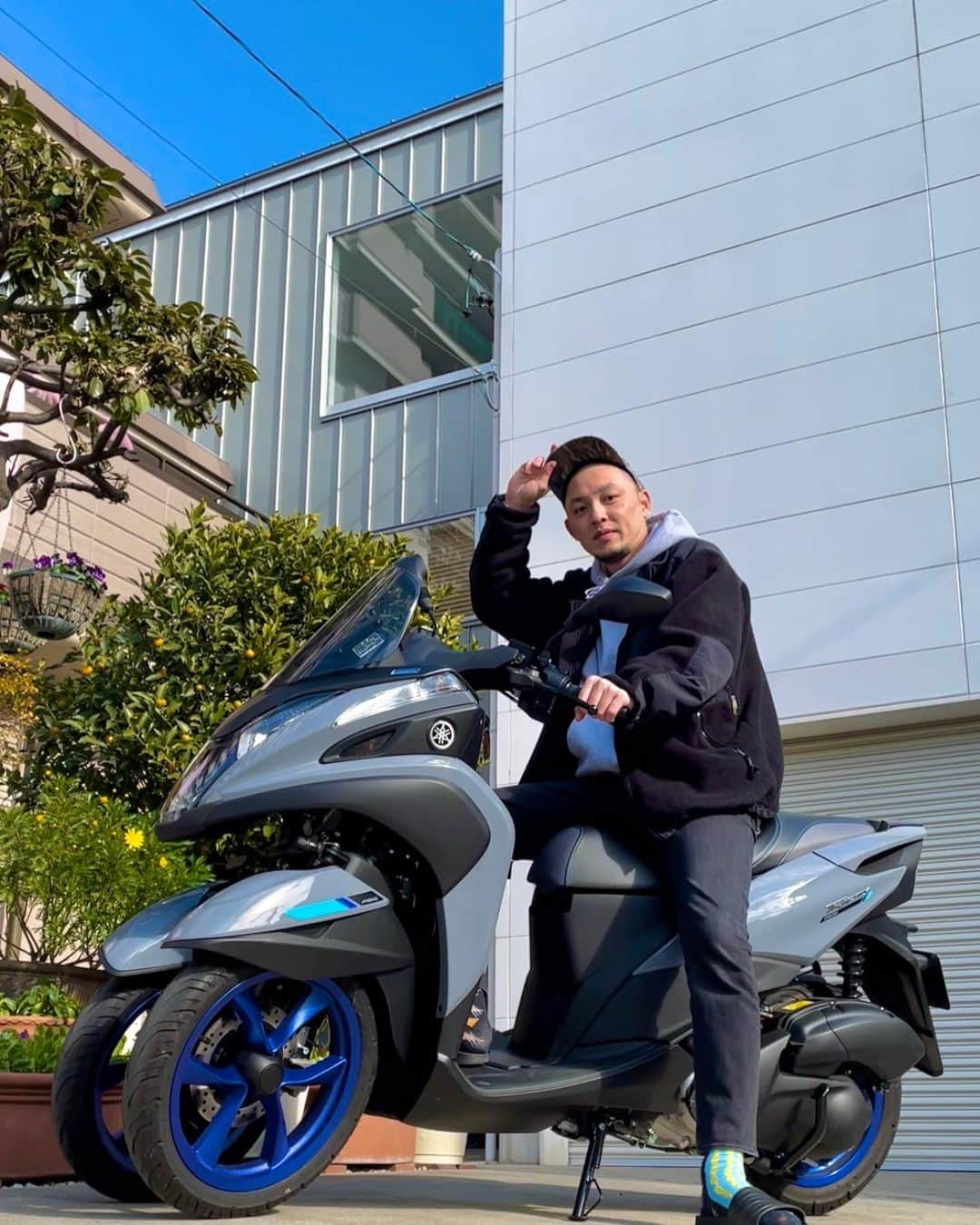 濵田大輔のインスタグラム：「Motor ayahku 🏍 Bannya ada 2 di depan!! Keren ✨ #tricity155」