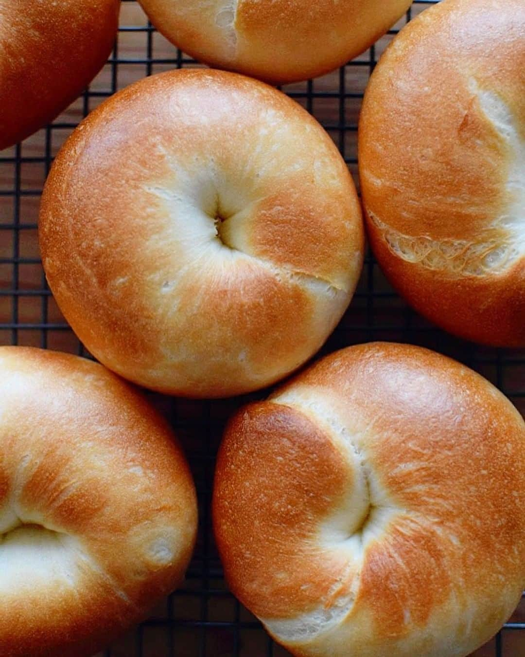 kazumi のインスタグラム：「𓈒 𓈒 𓈒  これまたひっさしぶりのベーグル🥯 明日の朝食べよー」