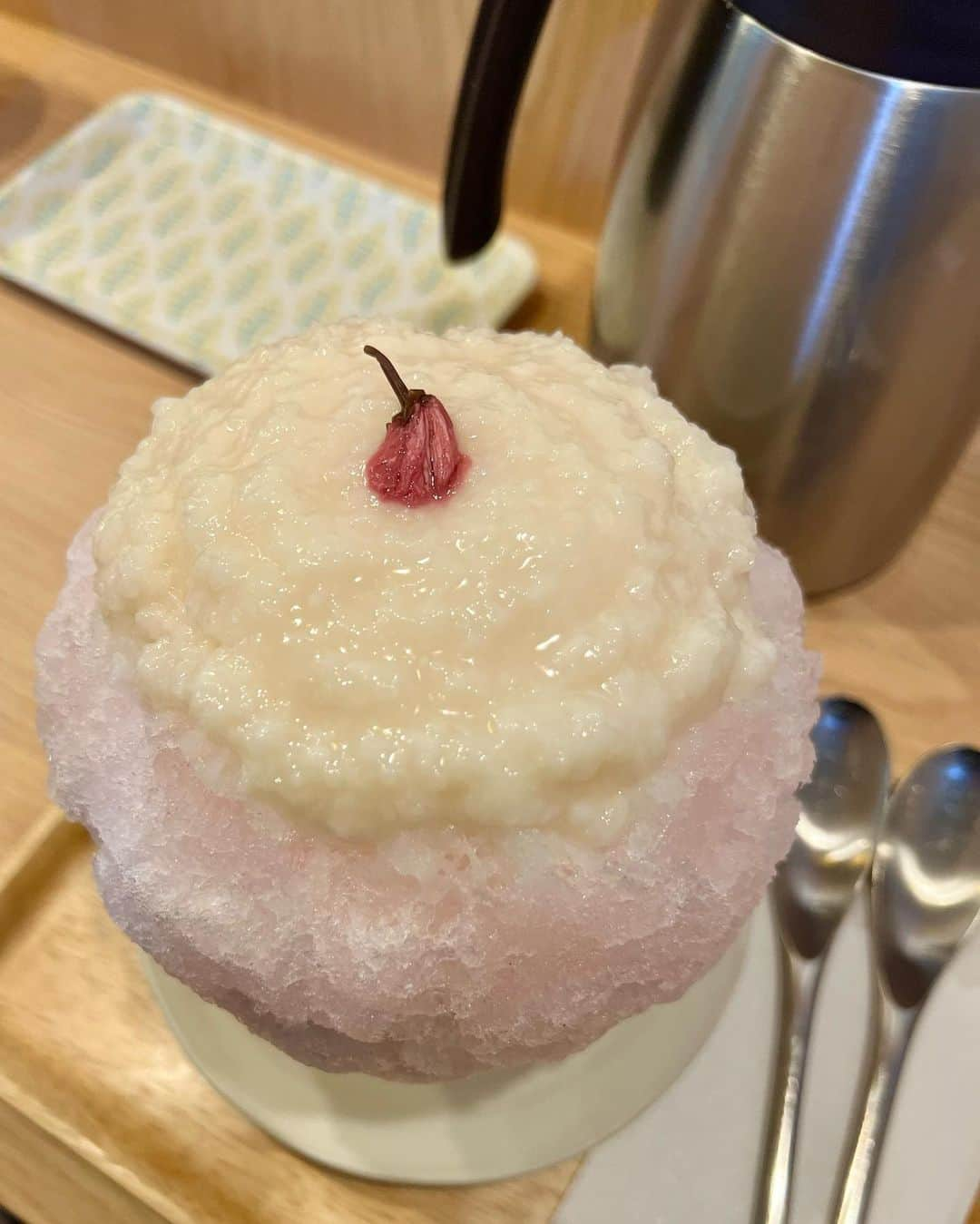 桃乃木かなさんのインスタグラム写真 - (桃乃木かなInstagram)「GOFUKUさん🍧  ・白花小町(甘酒氷) ・いちごみるく~冬~ ・栗きんとん  甘酒氷が美味しすぎてこの日2杯頼んじゃいました、、、 桜蜜の味が好きなのでこれから色んなお店で桜メニューが始まっていくのが楽しみです🌸  #gofuku  #砂町銀座 #かき氷」1月19日 15時49分 - kana_momonogi