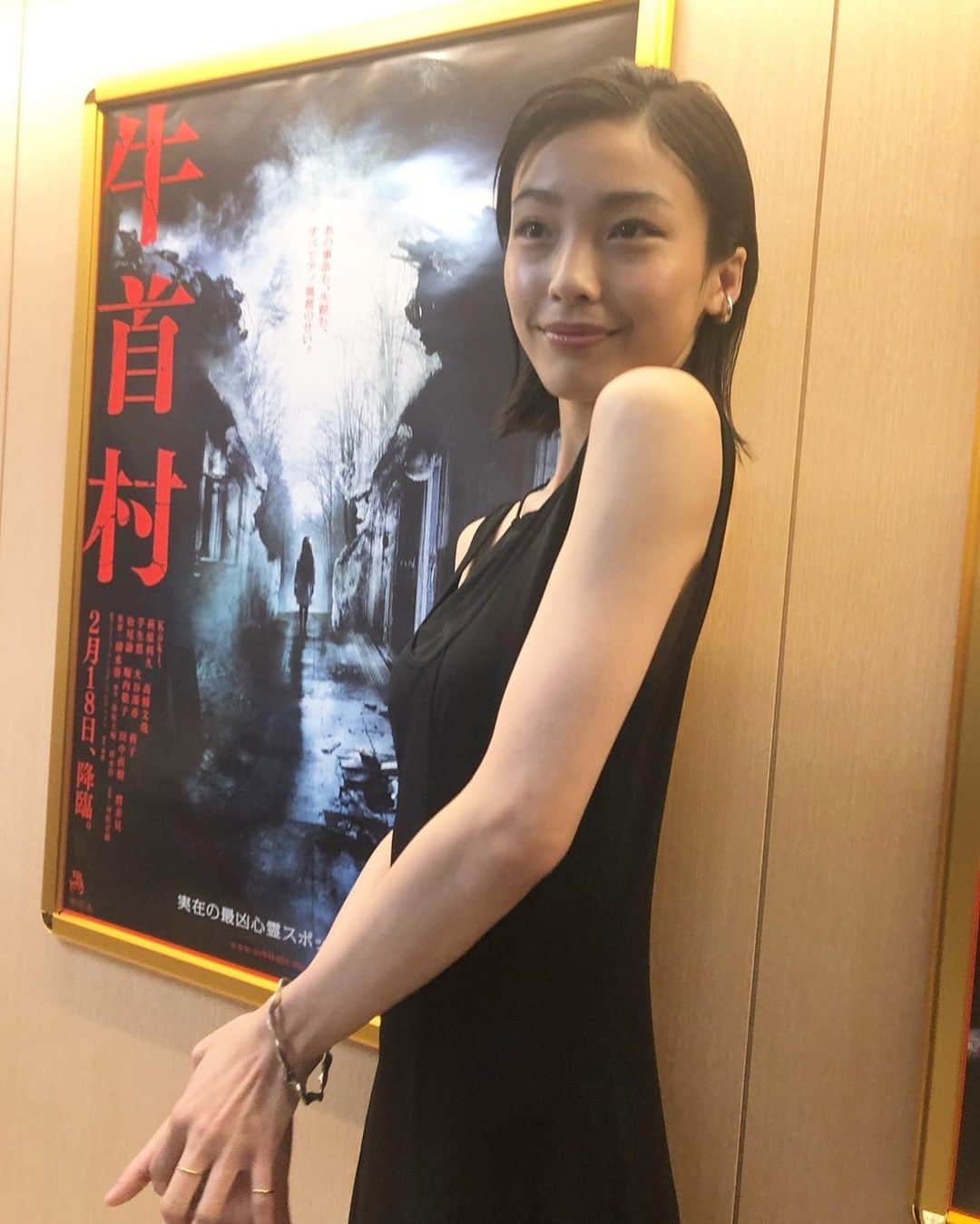 のインスタグラム：「牛首村完成披露試写会でした🐮」