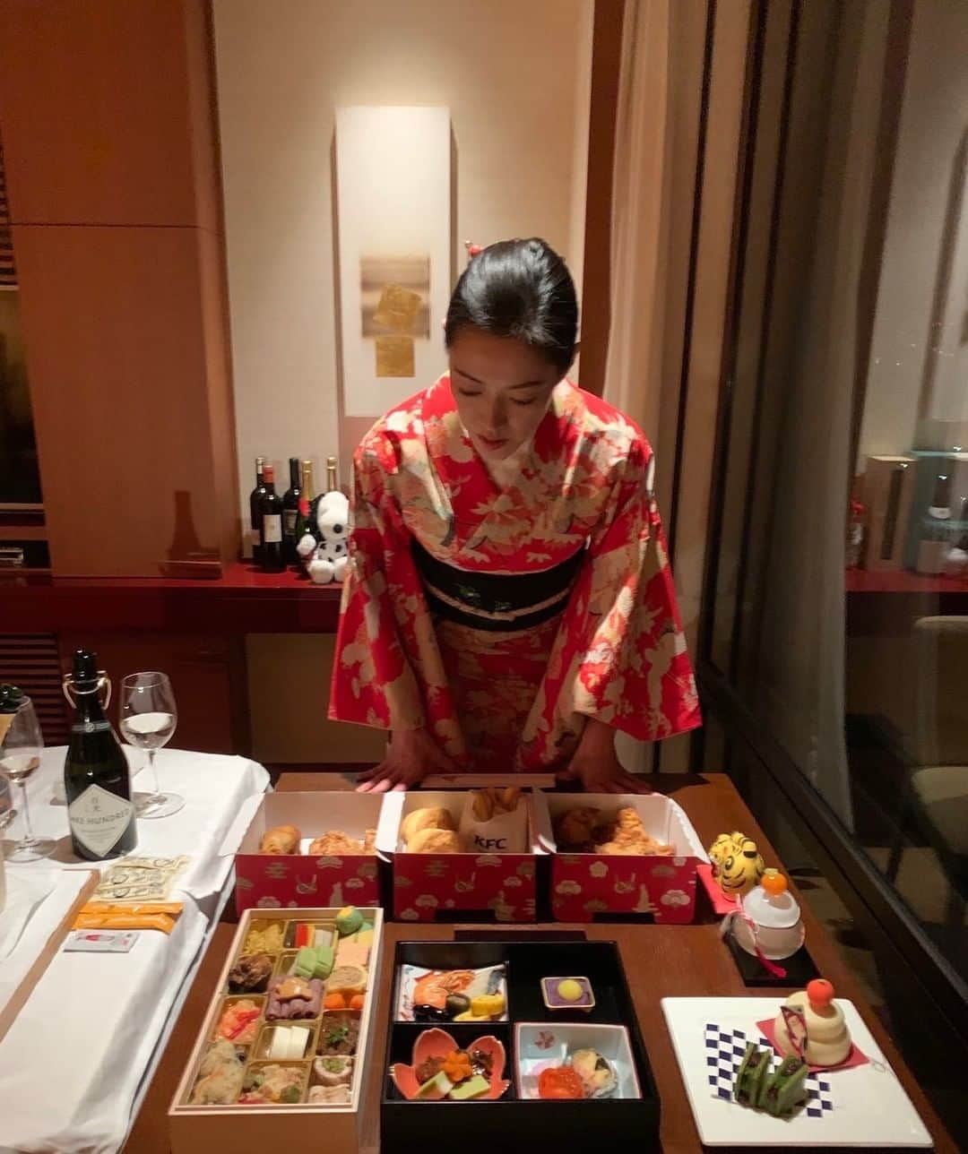 大和悠河さんのインスタグラム写真 - (大和悠河Instagram)「こんばんはー  今夜7時からの テレビ朝日『ノブナカなんなん』にちょっとでます  2021年から2022年への年越しの様子が流れます。(kiss) 明日は大寒の十六夜に、もしお時間あったらみてみてくださいませ。 今、放送中でーす   放送日時 1月19日（水）19時から テレビ朝日 . . . #大和悠河　##yugayamato #yugayamato⭐️」1月19日 19時21分 - yugayamato