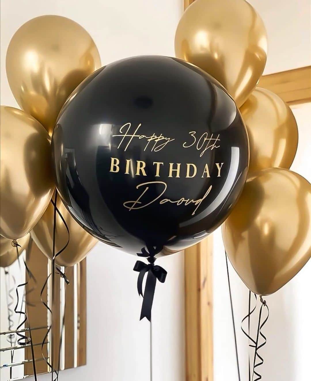 ウェストハム・ユナイテッドFCのインスタグラム：「𝐆𝐄𝐓 𝐏𝐄𝐑𝐒𝐎𝐍𝐀𝐋 🖤 Our balloons can be personalised with a variety of embellishments and your very own inscription. 𝘋𝘔 𝘵𝘰 𝘰𝘳𝘥𝘦𝘳!」