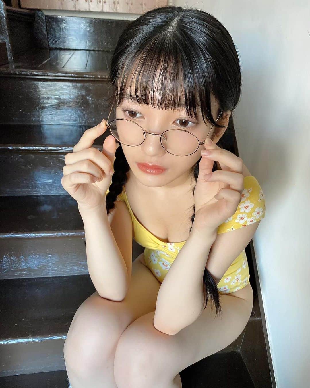 蛭田愛梨のインスタグラム：「めがね  #ヤンマガ #ヤンマガweb」