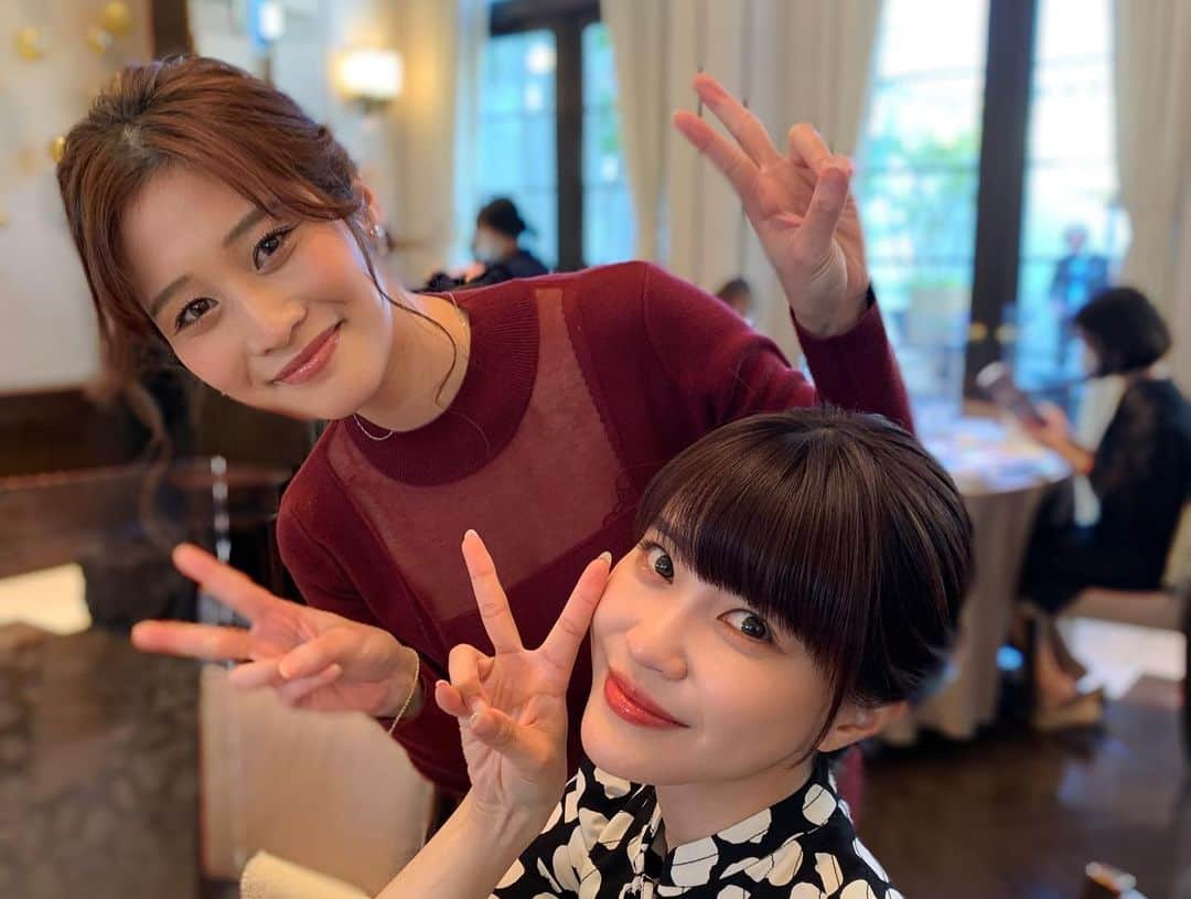 橘花凛さんのインスタグラム写真 - (橘花凛Instagram)「日にちが経ってしまったのですが、大好きな奈々と優斗くんの結婚式に参加させてもらいました👰‍♀️🤵💕✨ @wada_7_official  @yuto_takeoka17  本当に本当におめでとう！！ とっても感動しました😢💕たくさんの幸せをお裾分けしてもらいました✨ お二人ともとてもキラキラ輝いていて美男美女すぎて写真を撮るのも本当楽しかったです☺️💕  優しくて思いやりのある本当に素敵な2人。 結婚式に招待してくれて本当にありがとう💕✨ またわたしとも遊んでください☺️！笑  奈々、優斗くん末永くお幸せに☺️✨💕  一緒に出席した明日香ちゃん、みさちゃんとも写真を撮ってもらいました☺️❤️」1月19日 20時04分 - rintakahashi0809