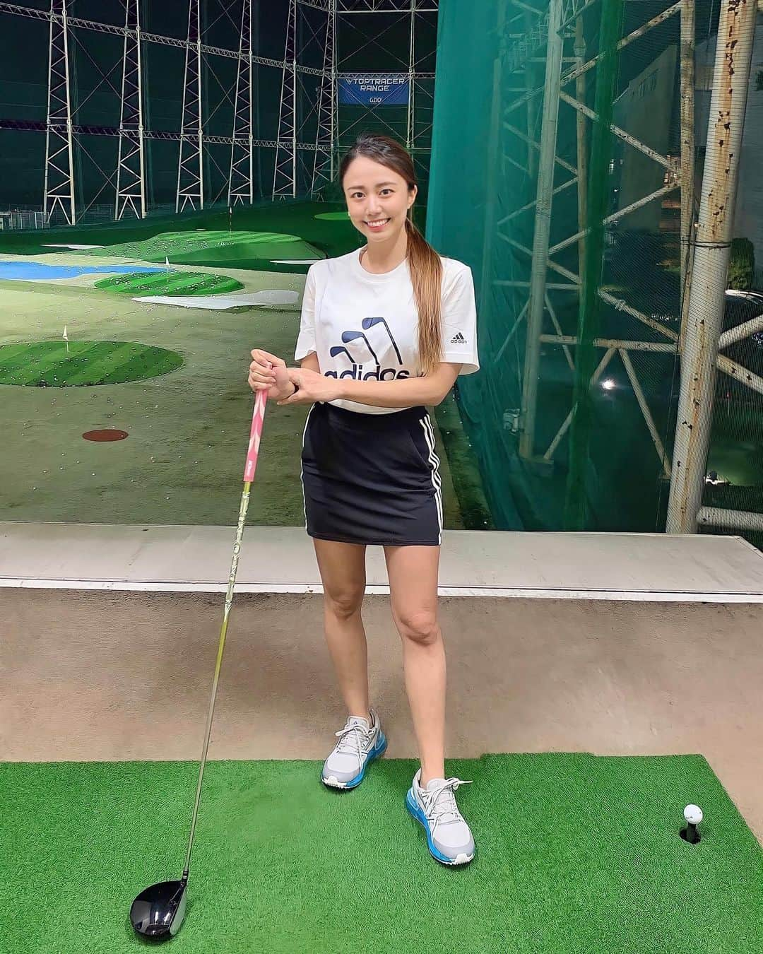 とくさきさんのインスタグラム写真 - (とくさきInstagram)「ドライバー練習⛳️ . めったに打ちっ放し行って練習したりしないけど、行ったら真面目に練習するタイプ😆💕 . 2022年はもうちょっと練習したいなぁって思ってるけど、何回打ちっ放し行くのだろうか🤔 .  #ゴルフ#ゴルフ女子#golf#golfgirl#golfswing#ゴルフスイング#sports#スポーツ#スポーツ女子#골프#골프여자#尔夫球#高尔夫#ゴルフウェア#golfwear#打ちっ放し#スイング碑文谷#練習#ドライバー」1月19日 20時32分 - tokusaki_golf