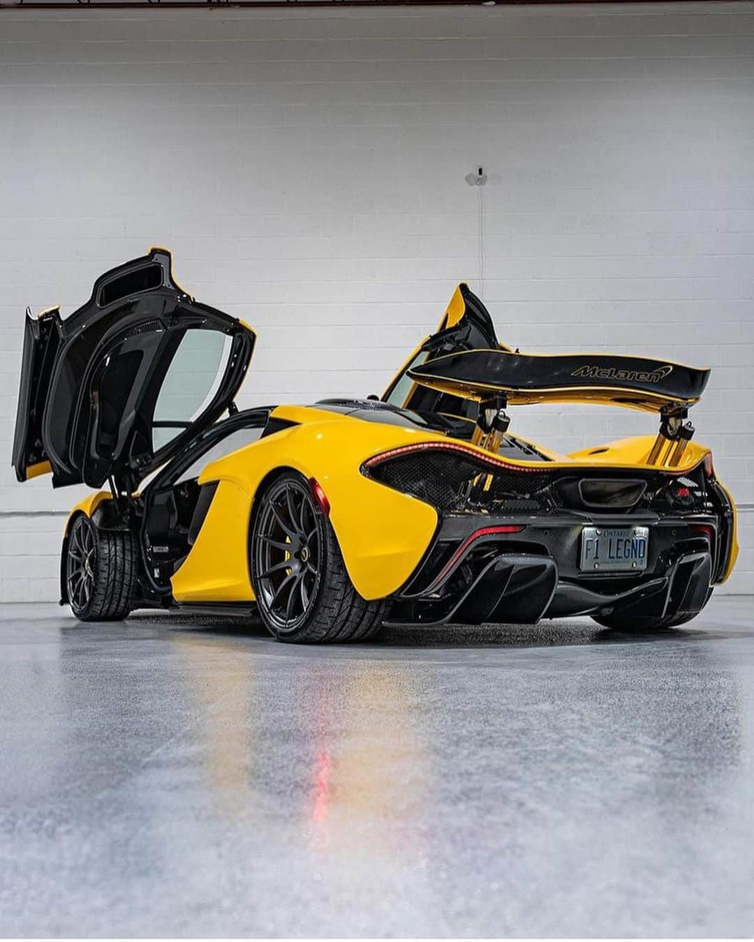 Amazing Carsさんのインスタグラム写真 - (Amazing CarsInstagram)「The McLaren P1 is a work of art🔥  Photo via: @ali_autobathelite   #McLaren #P1 #McLarenP1」1月19日 20時43分 - amazingcars247