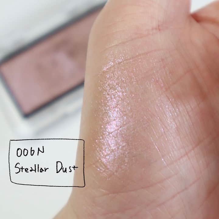 ハナさんのインスタグラム写真 - (ハナInstagram)「.  @addictionbeauty_official のチーク買われた方、何番が好きですか？🥰  私は006Nと006Mがお気に入り🎵 一見暗く見えるけどつけると万能すぎる！  どちらも立体感のある顔になる🤍  #アディクション#addiction#アディクションチーク #デパコス#2022ss #2022春コスメ #春コスメ#新色#立体感メイク #抜け感メイク#春メイク#ツヤ肌#ベージュチーク#ブラウンチーク#ラメが好き #hana33チーク」1月19日 21時25分 - hana.cosme33