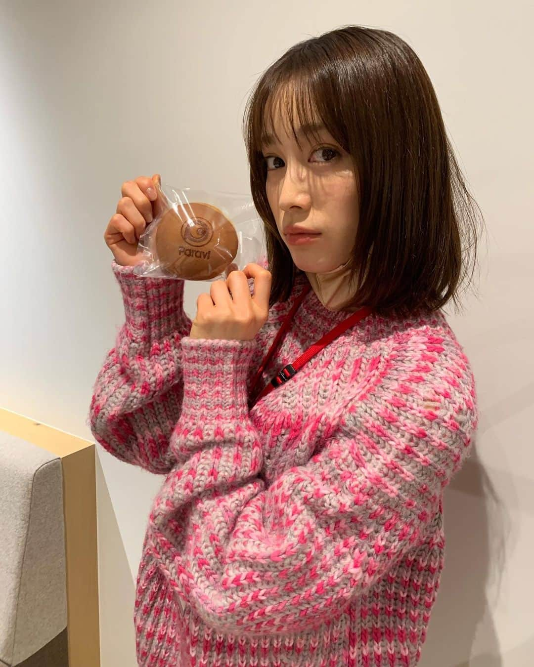 中村ゆりかさんのインスタグラム写真 - (中村ゆりかInstagram)「こんばんは💫 今夜ドラマparaviは9時から テレビ東京では深夜0:30から『部長と社畜の恋はもどかしい』放送です！ @tx_shachikoi」1月19日 21時55分 - yurikanakamura_official