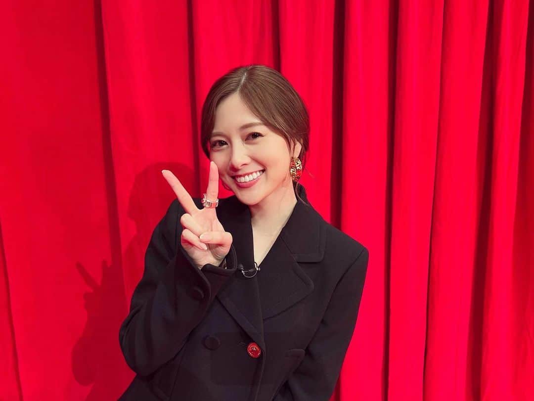 のインスタグラム：「映画「嘘喰い」 ジャパンプレミアありがとうございました！  無事に開催できたこと、嬉しく思います。 会場に来てくださった皆さま、 配信をご覧になってくださった皆さま、 本当にありがとうございました😊  今日はオールブラックコーデでした🐈‍⬛  公開は2月11日です！ あと少し、、  #映画嘘喰い #2月11日公開 #鞍馬組」