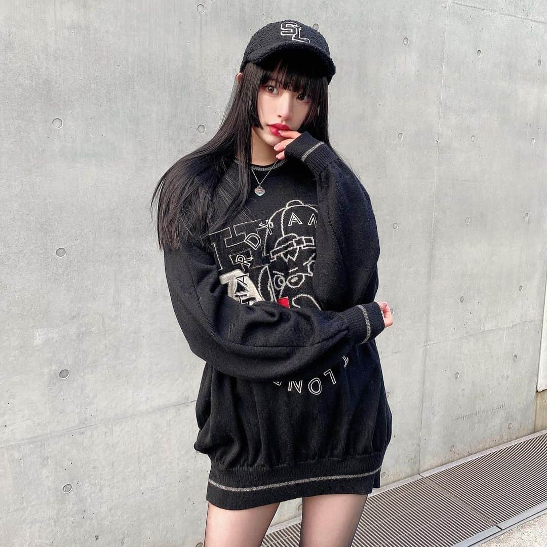 藤川らるむさんのインスタグラム写真 - (藤川らるむInstagram)「all black 🐰 ⁡ ⁡ ⁡ ⁡ ⁡ ⁡ ⁡ #여자 #followｍe #follower #女孩 #섹시한 #fashion #ınstagood #photooftheday #art #cute #style #me #패션스타그램 #セルフィー #igersjp #selfie #팔로우환영 #란제리 #속옷  #สาวออฟฟิต#ถกและดีมือนจริง #สาวออฟฟิศ #ストリート女子 #オールブラック #allblack #らるむぅのコーデ #ストリートファッション」1月19日 22時41分 - ralumu_00