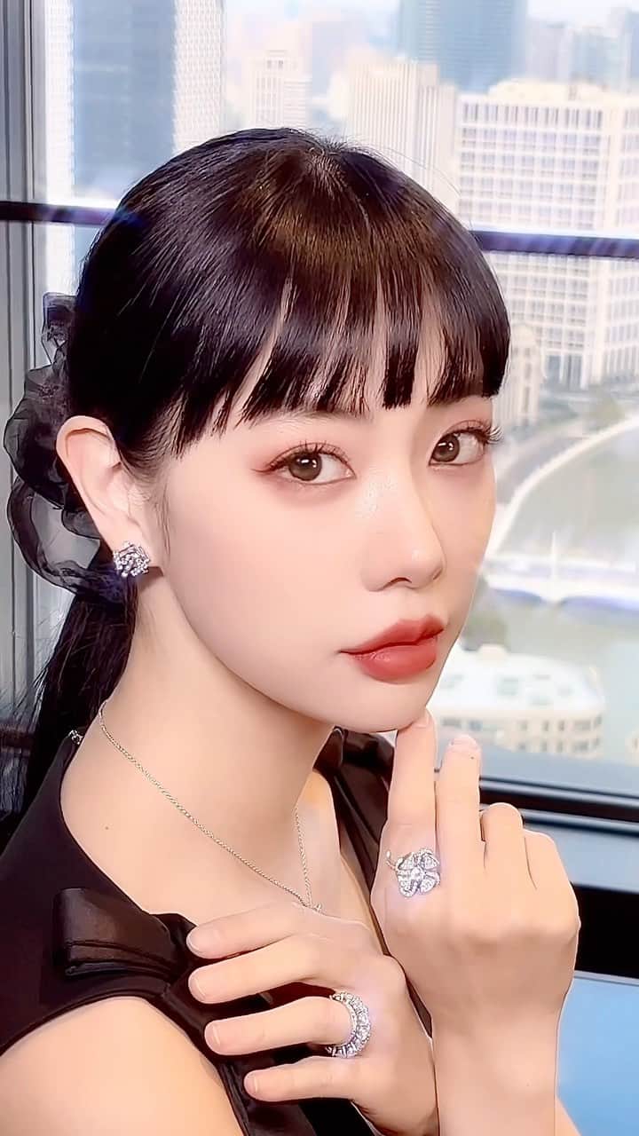 クララのインスタグラム：「#makeup @i_cloria_  #icloria」