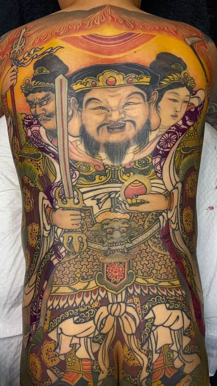 SHIGEのインスタグラム：「In progress,, “Sanmen Daikokuten”  I’m so happy to be able to resume after a year’s break,, Thank you Masa! @sanmen.daikokuten Otsukaresama deshita!  #shige #shigetattoo #shigeyellowblaze #yellowblazetattoo #黄炎 #三面大黒天 #仏画 #日本刺青 #制作途中 #sanmendaikokuten #japanesetattoo #japaneseart @bishoprotary #bishoprotary @inkeeze #inkeeze #dipcaps #bishopfamily @fusionink #fusionink #fusioninkproteam」