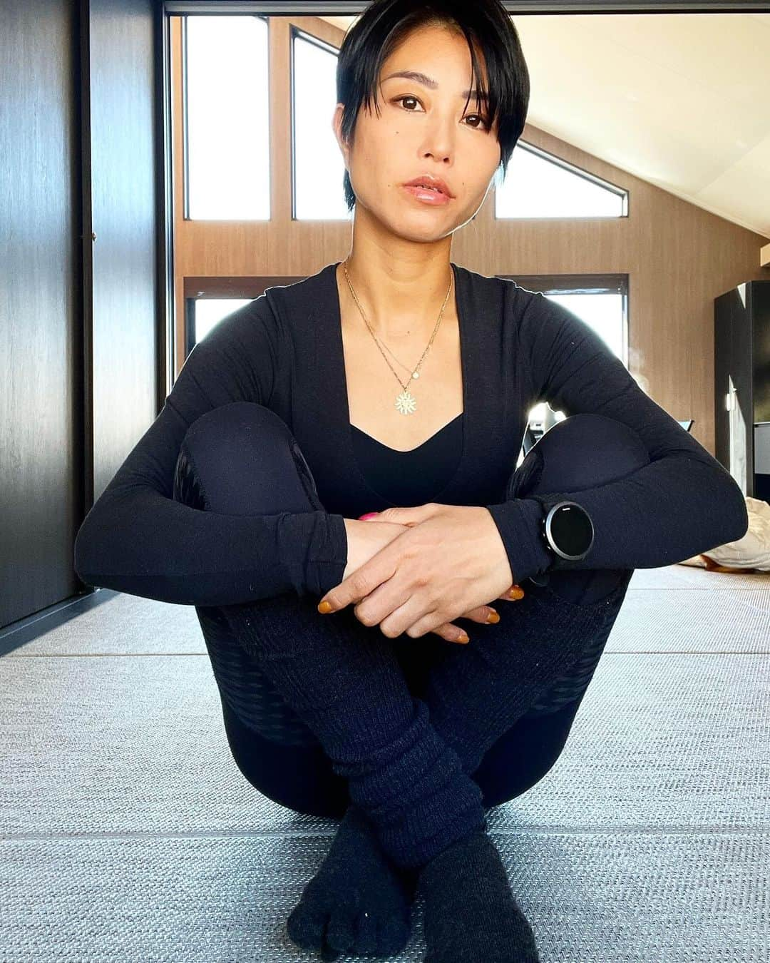 Erika Yamaguchiのインスタグラム：「今日もしっかり食べた？ 体温を普段から下げない食生活がとっても大事だよ。 食べて動いてよく眠る！  そして明日からまた頑張る💪  明日も美コアメソッド意識して 体温あげあげで行こう💪❣️  @bcore_official  #美コア東京スタジオ #体温を上げる #基礎体温 #妊活 #美コア #美コアダイエット #食事制限 #睡眠 #睡眠時間 #睡眠改善 #食事管理ダイエット」