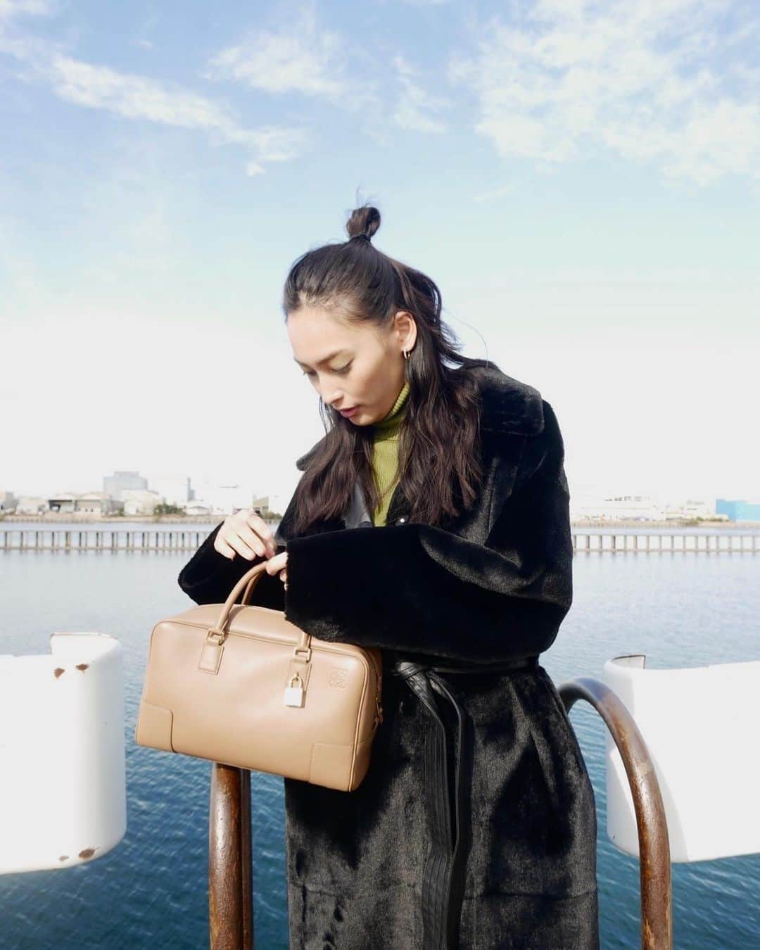大政絢のインスタグラム：「#今日の絢服  最近撮影終わりや家ではこの髪型多め🍡  憧れだった#アマソナ 鏡見る度に嬉しくなります🌵  タグ付けしています。」