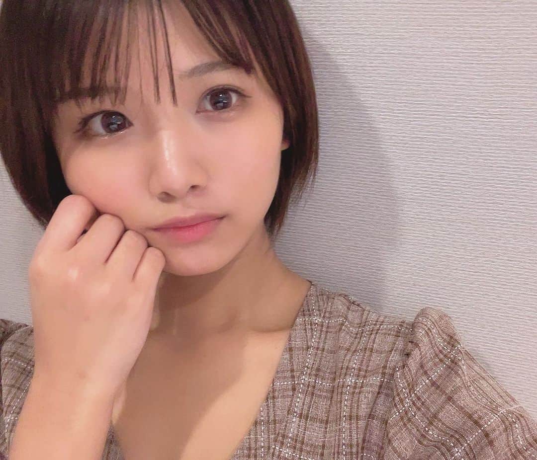 山本ゆうかのインスタグラム：「今日はいつもよりタレ目メイクにしたんだ。 元からたれてるから眠そう〜nemu so sweet〜」