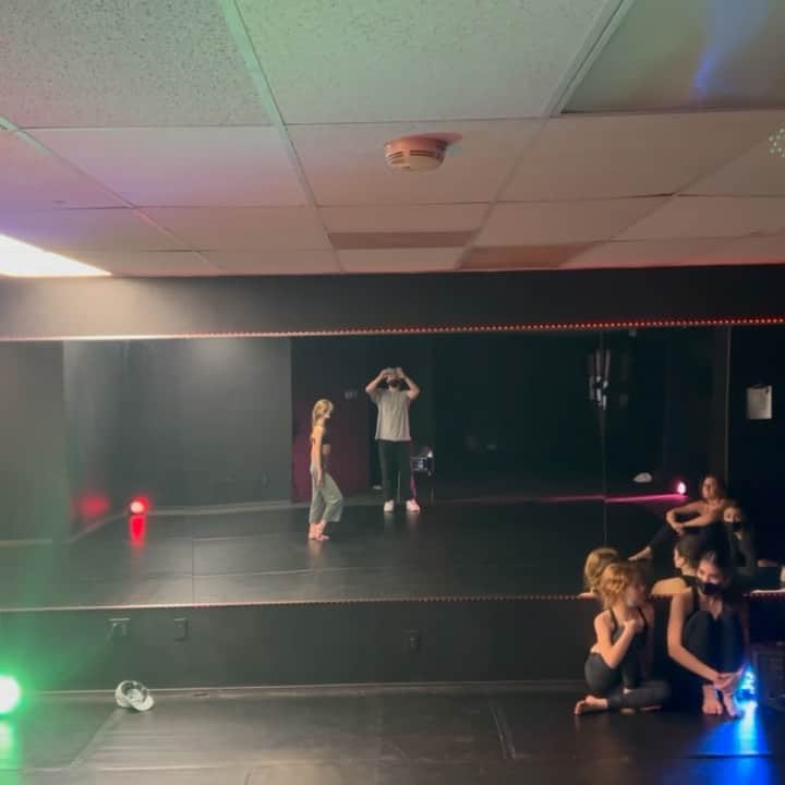 のインスタグラム：「The last 6 months here have been 🔥🔥!!! I can’t wait for competition season! 22 days until Boston! Combo by @holden.maples  Place: @roomone.space  Person that I love: @nicolemarieperezv 🤍  #dancelife #iloveroomone #holdenmaplescombo」