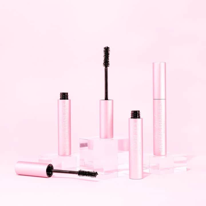 Too Facedのインスタグラム：「We’re going LIVE on Instagram, THURSDAY January 20th at 12:00 PM PST to talk about our iconic Better Than Sex Mascara!💗 PLUS, did we mention you can shop these products during the live!? 😍 Set a reminder by tapping the bell icon in the bottom left of this photo! See you there!! ✨ #toofaced #tfcrueltyfree #betterthansex」