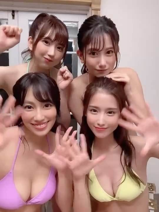 高槻実穂のインスタグラム：「ミスFLASH2021 写真集 🏝Party Sisters🏝 発売まであと1週間となりました💕  色んなカットいっぱい載ってるよ〜☺︎  🌷1月29日(土) 18:30〜🌷 7Fにて書泉グランデにて私たちの写真集イベントがあります❤︎  私たちのイベントはあと2回で終了です！  【予約方法はこちらにて】  📞電話 03-3295-0017（直通） 💌メールでのお申し込み  上記「>お問い合わせ」ボタンをクリックしていただくとメールフォームへ移ります。  メール本文に必要事項（以下4点）をご記入のうえお送りください。折り返しご返信いたします。内容に不備があった場合参加券のお取り置きができない場合がございます。 ※未入金によるキャンセルがあったお客様は電話・メールでの事前のお申し込みをお断りする場合がございます (1)イベント名（ミスFLASH2021イベント） (2)参加券の種類と数量（例：1冊券1枚、2冊券1枚　など） (3)お支払方法（店頭もしくは現金書留） (4)お客様の氏名と読み仮名・電話番号 ※氏名・電話番号などの個人情報は一時的に保持し、必要に応じて保健所などの公的機関へ提供されうることを予めご了承ください。  電話・メールでお申し込みの際のお支払い方法は下記の2通りございます。  (1)店頭払い ご予約確定後、2022年1月21日（金）までに、地下1階レジにて商品代金のお支払いをお願いいたします。お支払いが無い場合はキャンセル扱いとなります。 ※お支払いは現金の他に各種クレジットカード（一部取扱いのできないものもございます）、図書カード、ギフトカード（JCBのみ）のご利用が可能です。 ※店頭でのお支払いは土日祝日も承っております。  念願の写真集、皆様書泉グランデにてご予約待ってますっ💕🥰  shosen.co.jp/event/174170/   #グラドル自画撮り部 #グラビア #グラビアアイドル #グラドル #グラビア自撮り部 #高槻実穂 #偶像 #泳裝 #ミスflash2021 #写真集 #写真集発売 #フォローしてね #リール動画 #グラビア動画」