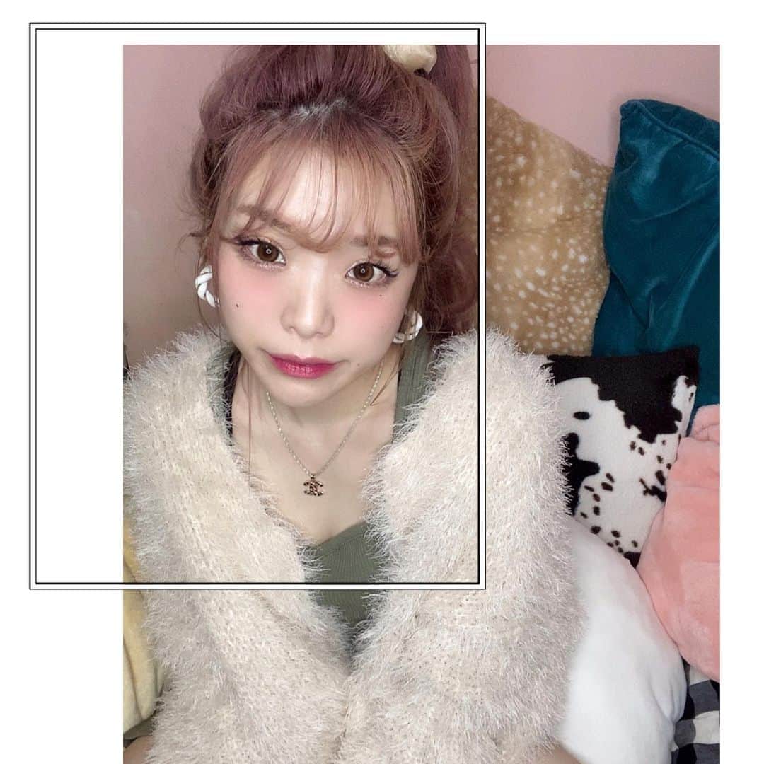 세이스타그램のインスタグラム：「目尻に白ライナーは鉄板だけど私的目頭にぽちょんと白足してあげると抜け感でて盛れる気がする♡ @baybeeonline_ さんのシャギーカーデのはノースリタイトワンピに羽織ってたら部屋でもめちゃくちゃ女子でいられます🐝⋆゜かわええ〜」