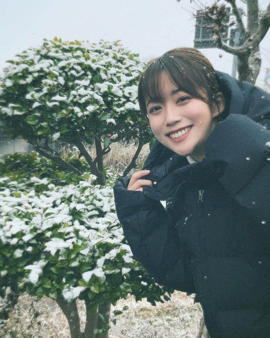 澤井志帆さんのインスタグラム写真 - (澤井志帆Instagram)「. 2022.1.20 ⁡ 静岡に住んでいると雪を見る機会がなかなか無いので雪景色に感動しました🥲❄️ ⁡ ２週間前の写真なんですがこの日は御殿場でのロケ終了後、雪だるまを作って遊びました☃️ ⁡ 寒い日が続いてますので暖かくしてお過ごしください♩ ⁡ #DaiichiTV#アナウンサー #御殿場#雪」1月20日 7時27分 - shiho_sawai