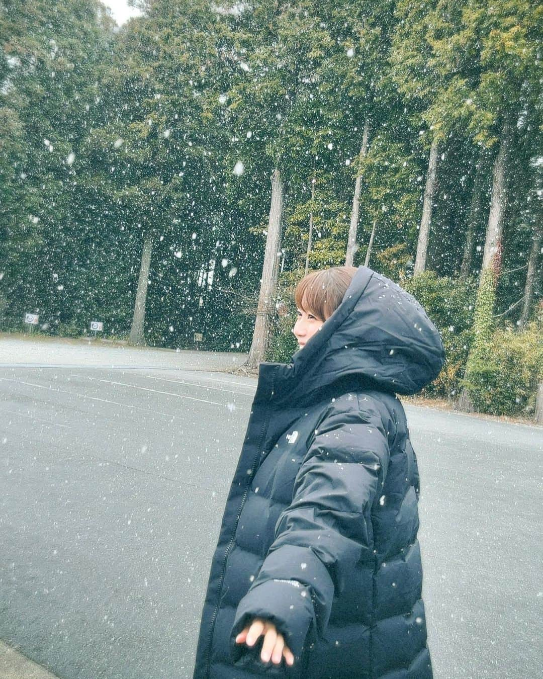 澤井志帆さんのインスタグラム写真 - (澤井志帆Instagram)「. 2022.1.20 ⁡ 静岡に住んでいると雪を見る機会がなかなか無いので雪景色に感動しました🥲❄️ ⁡ ２週間前の写真なんですがこの日は御殿場でのロケ終了後、雪だるまを作って遊びました☃️ ⁡ 寒い日が続いてますので暖かくしてお過ごしください♩ ⁡ #DaiichiTV#アナウンサー #御殿場#雪」1月20日 7時27分 - shiho_sawai