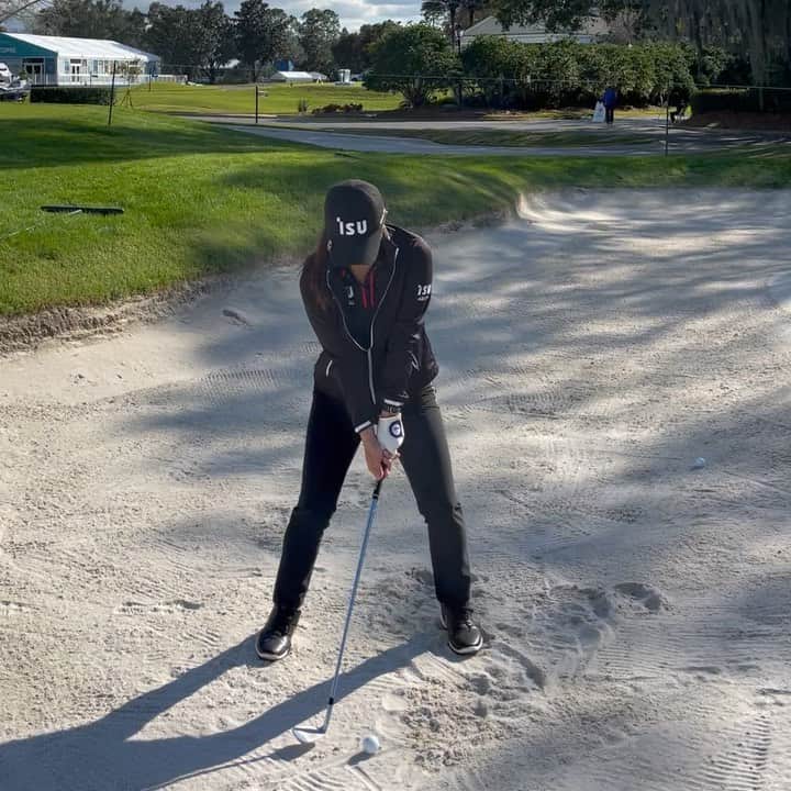 のインスタグラム：「Keep face open don’t be afraid knee bend! #bunkershot」