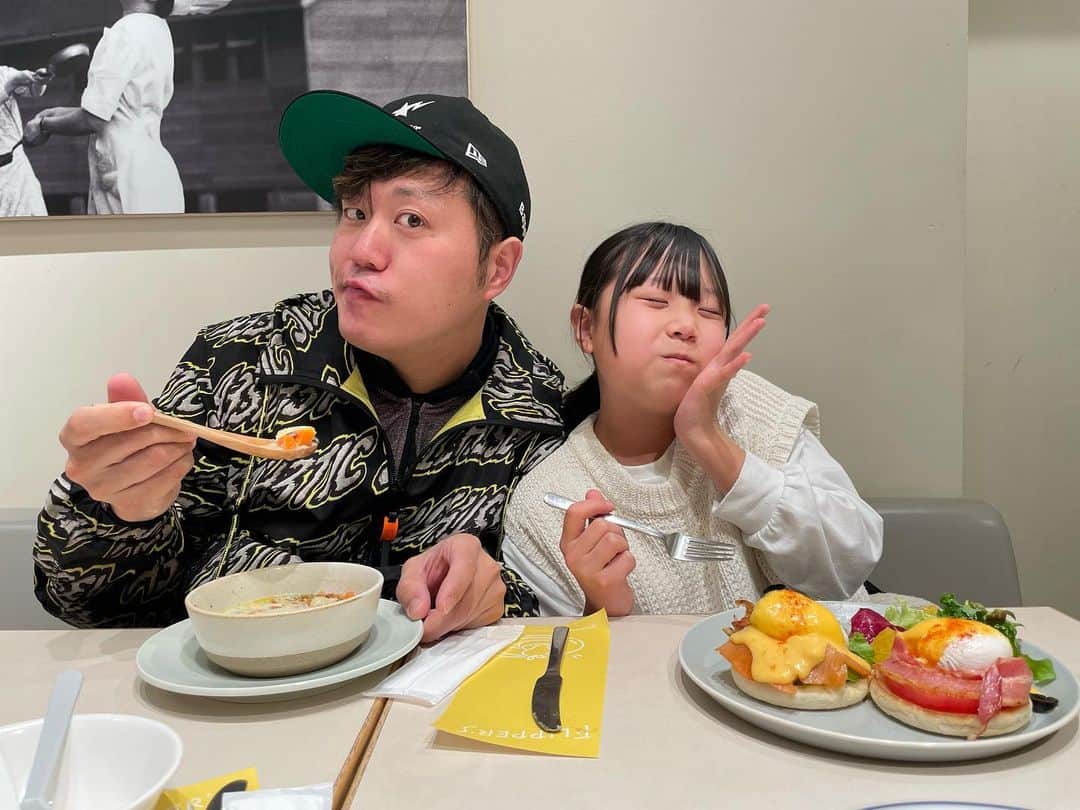 エハラマサヒロさんのインスタグラム写真 - (エハラマサヒロInstagram)「どんどん成長していきよりますわ🤣  #親父の方が食う量少なくてカッコいい #思春期の娘なのに親父と仲良くてカッコいい」1月20日 9時36分 - eharamasahiro