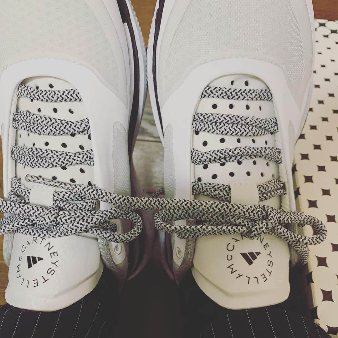 相川七瀬さんのインスタグラム写真 - (相川七瀬Instagram)「心躍る、新しいスニーカー😊  #adidas」1月20日 10時38分 - nanasecat