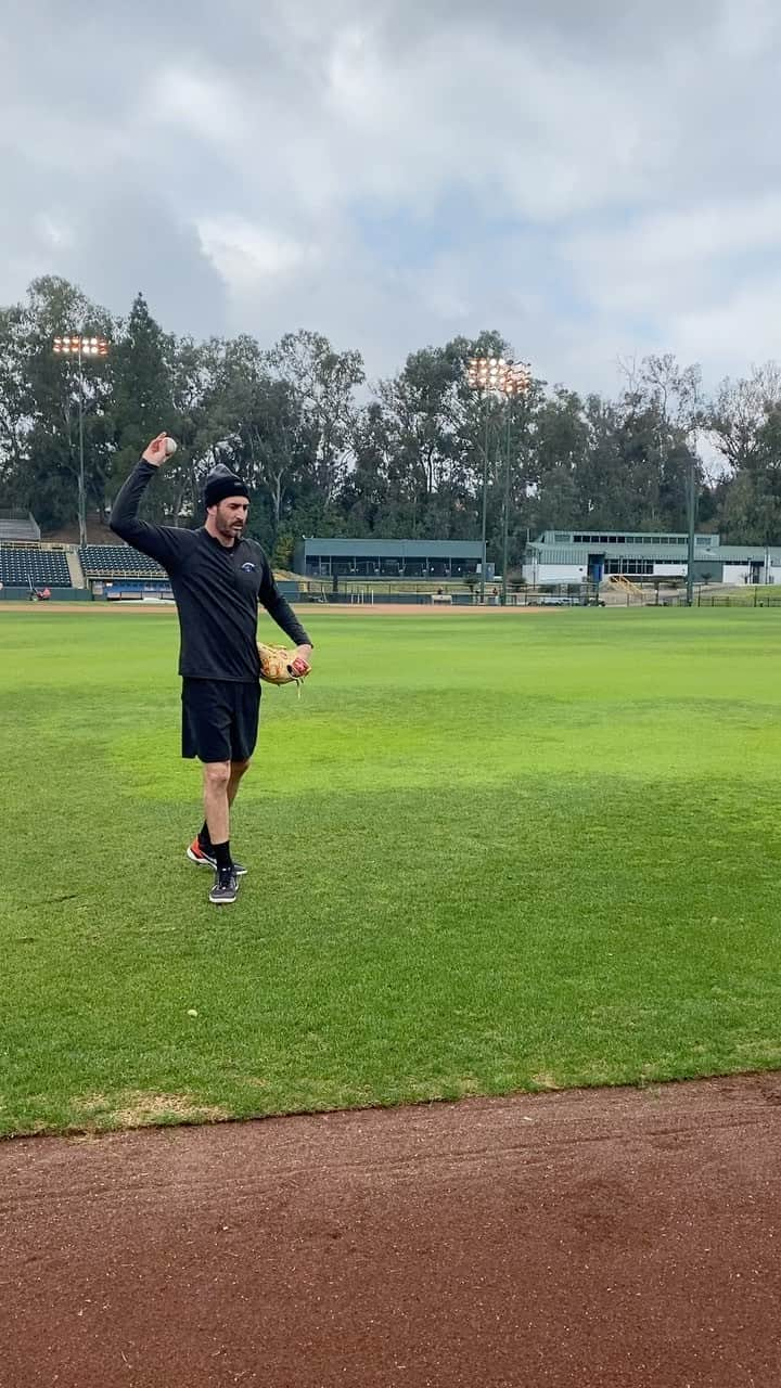 マット・ハービーのインスタグラム：「Feelin good!!! ⚾️ 💪🏼💪🏼」