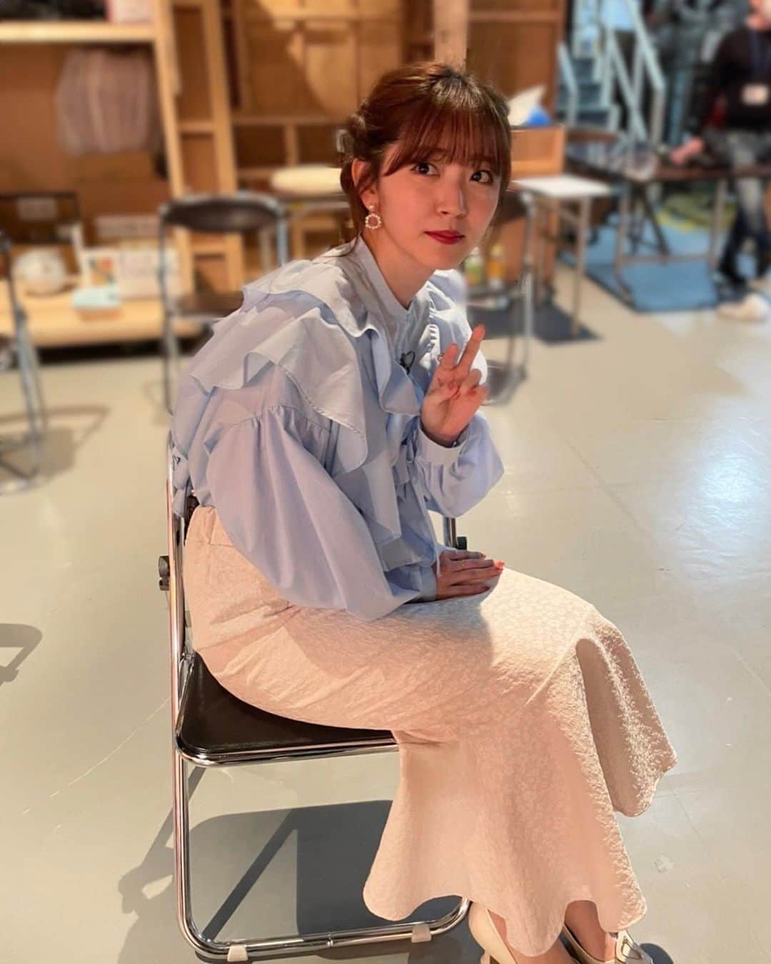 鈴木愛理さんのインスタグラム写真 - (鈴木愛理Instagram)「✴︎ 今夜22:00からは #クラシックTV 🎷 ⁡  #鈴木慶一 さん（#ムーンライダーズ）をお迎えしてお届けする今夜は、、、 ⁡ アメリカのバンド、#ビーチ・ボーイズ 特集！🏖 ⁡ もっともっとお話しを聞きたくなる収録でした。 ビーチ・ボーイズということで トレードマークの水色仕様のお衣装です☺️✨ ⁡ blouse@1_18billion earring @masaejewelry ring @avatejp boots @dianashoespress」1月20日 21時24分 - airisuzuki_official_uf