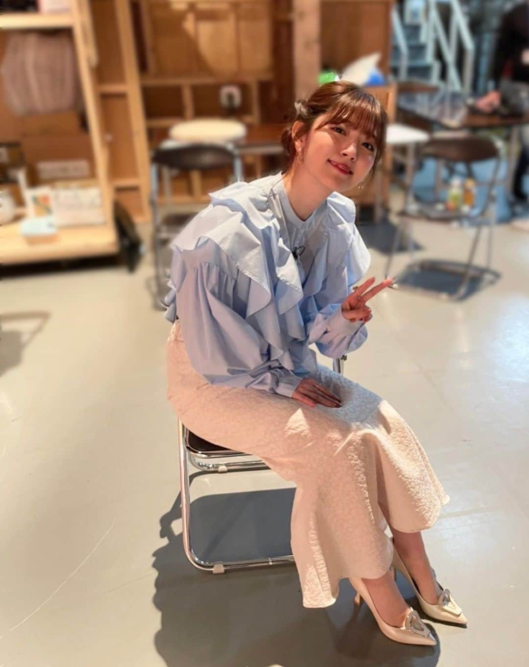 鈴木愛理さんのインスタグラム写真 - (鈴木愛理Instagram)「✴︎ 今夜22:00からは #クラシックTV 🎷 ⁡  #鈴木慶一 さん（#ムーンライダーズ）をお迎えしてお届けする今夜は、、、 ⁡ アメリカのバンド、#ビーチ・ボーイズ 特集！🏖 ⁡ もっともっとお話しを聞きたくなる収録でした。 ビーチ・ボーイズということで トレードマークの水色仕様のお衣装です☺️✨ ⁡ blouse@1_18billion earring @masaejewelry ring @avatejp boots @dianashoespress」1月20日 21時24分 - airisuzuki_official_uf