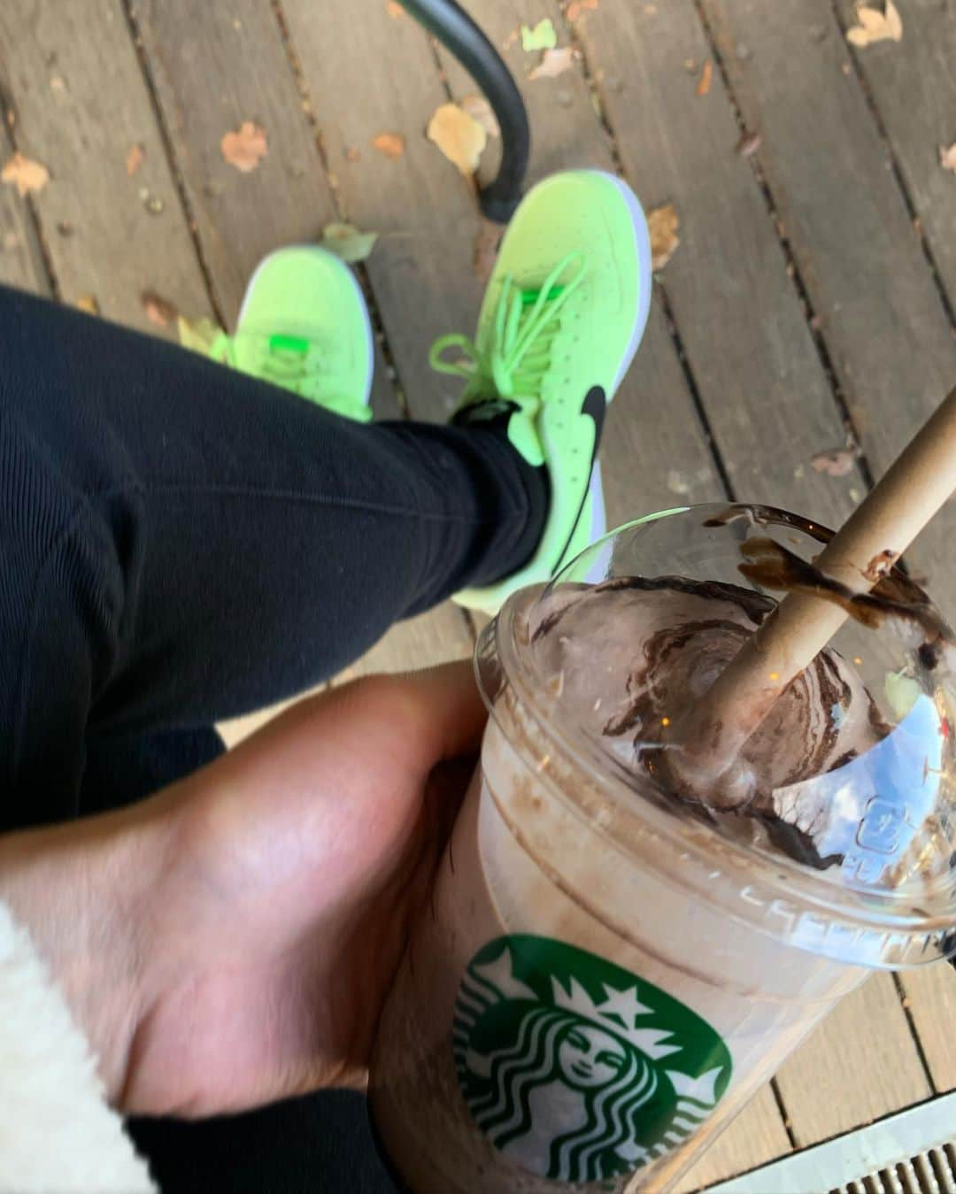 ふーぽんのインスタグラム：「🍫💕🍂☕️💚」