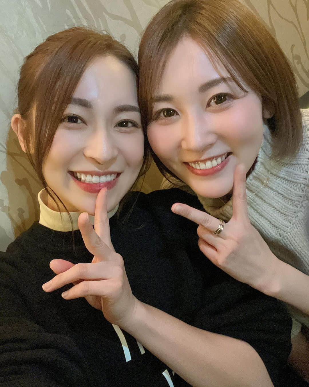 原明日夏のインスタグラム：「なにかあったら共に駆けつける存在のお友達👭  友達とも気軽にまた会えなくなっちゃうのかと思うと悲しい😢  いろんなことが心配になってしまうけど、 みんな一緒だよね。  また普通の生活ができるようになったときの準備をしておこう！！！」