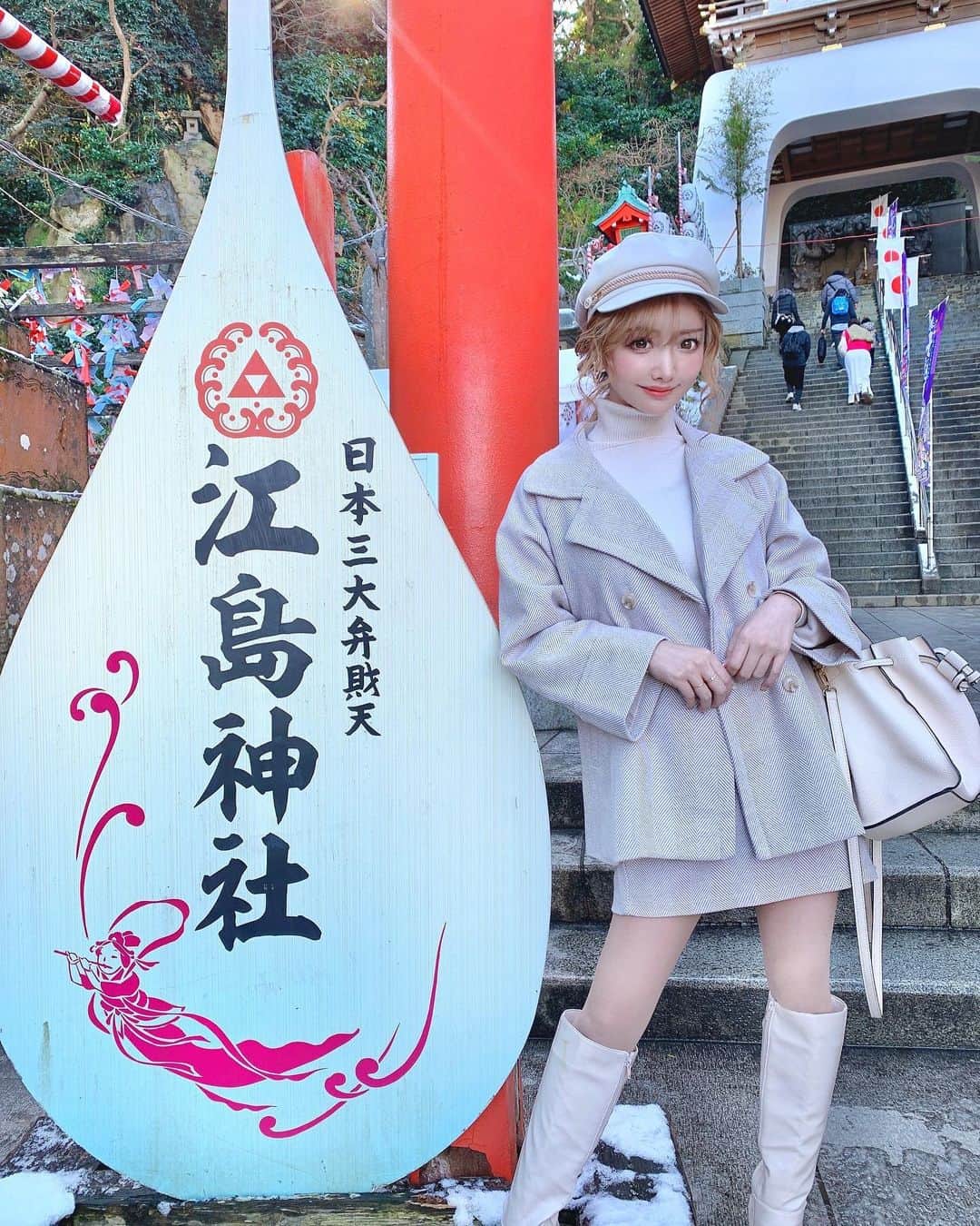 のインスタグラム：「浜田と江ノ島神社⛩へ行ったよ💕 初詣と縁切りしてきたぜ~✌️✨ 色んな神様👼いてわくわくしたよ🌈 . 江ノ島にある公園でダンス💃踊ったけど 私、下手すぎてワロタ🤣🤣🤣❤️ ダンスの才能なーい🙋‍♀️笑 . #江ノ島 #江ノ島神社 #ダンス #ダンス動画」