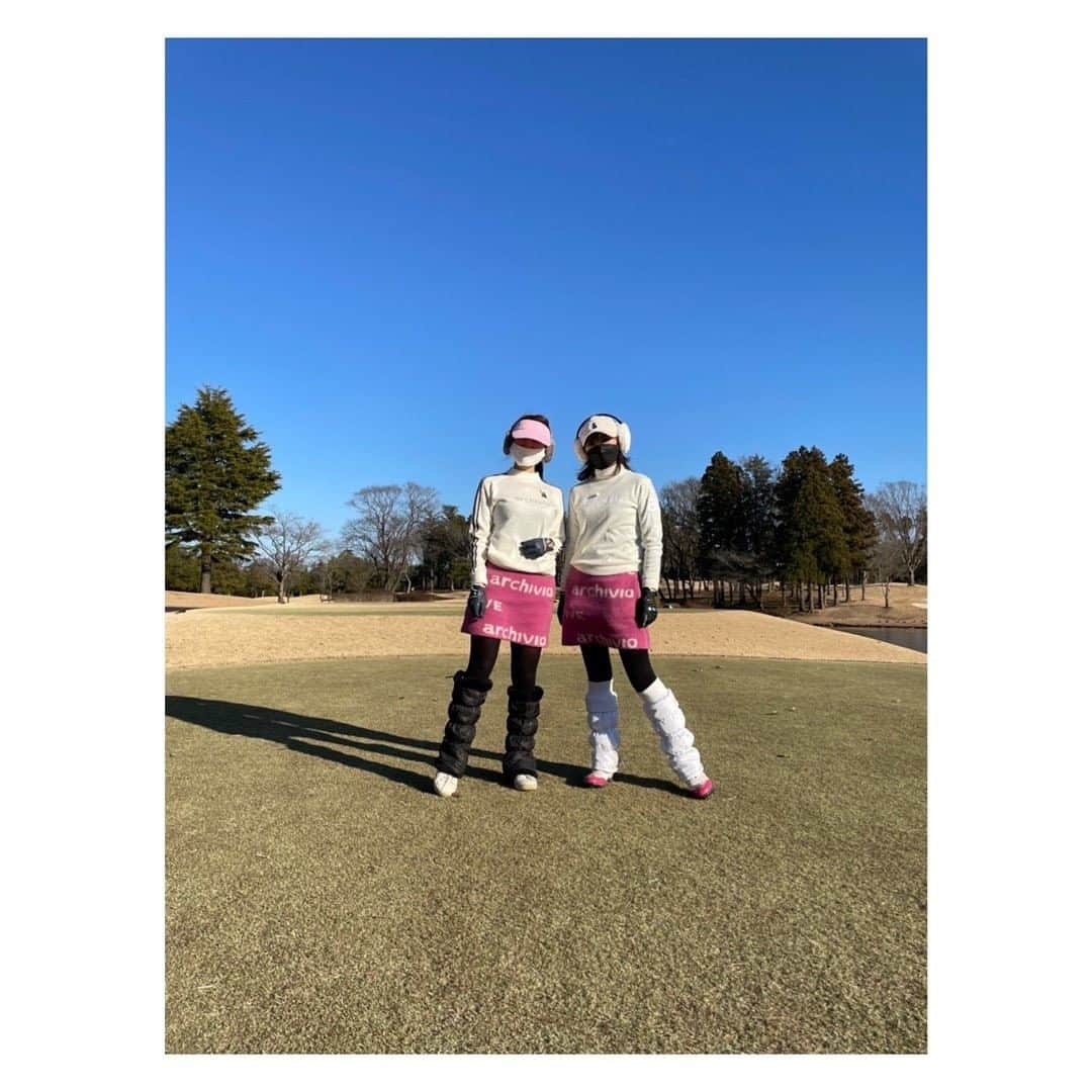 長野美郷さんのインスタグラム写真 - (長野美郷Instagram)「お正月のこと。 新春初打ち⛳️ もっちーさんとご一緒させていただきました。  なんと！ウェアがほぼ丸被り！ 恐れ多い、、けれどもとっても嬉しい🥺 #双子コーデ 本当に何の打ち合わせもせず、 朝お会いしたらこうなってました😂💓  スコアも#お揃い で… なんてことはもちろんなく、w 私はまだまだまだまだです。  今年は、 いや今年こそは！ 特訓しよう😊  #ゴルフ　#ゴルフコーデ  #望月理恵 さん #もっちーさんはゴルフもお上手 なんです　すごすぎる！ #今年の目標できました😂  #長野美郷」1月20日 15時21分 - misato_nagano_1127