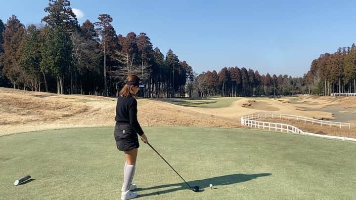 原田怜奈のインスタグラム：「今日はゴルフ日和でした⛳️❤︎ 沖縄から帰ってきて 初日が東京クラシック❤︎ 1イーグル3バーディなのに 74でした、、、、、。 明日からは ボギーをなるべく 打たないゴルフを したいと思います😔❤︎  まだまだ 冬ゴルフは続きますが 皆様も体調に 気をつけて楽しんでください😌 . . . . #東京クラシック #ゴルフ #女子ゴルフ #GOLF #ゴルフスイング」
