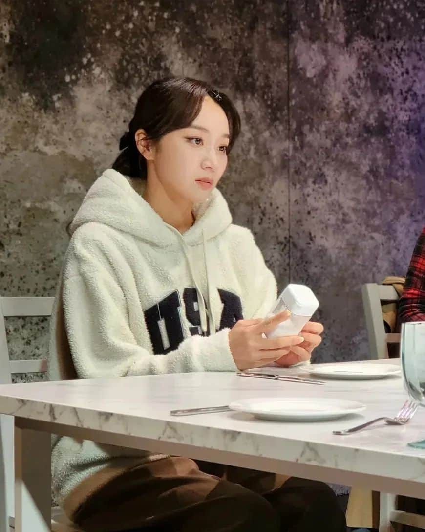 チョン・ユミンのインスタグラム：「리허설 #연극_죽은남자의휴대폰」