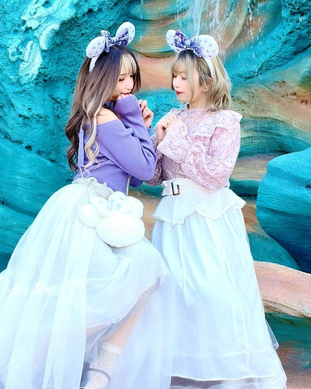 かえるちゃんさんのインスタグラム写真 - (かえるちゃんInstagram)「Disney💜 今年もたくさんたくさんいきたい  ほのかと今年も行けて嬉しい✨ 2人でお酒たくさん飲みました🤤 ❤︎ ❤︎ #ディズニー   #東京 #脚フェチ #japan #ギャルコスプレイヤー #かえるちゃん #介護美容師 #撮影会モデル #ポートレート女子 #ポートレート撮影 #被写体モデル #good_portraits_world #hueart_life #lovers_nippon_portrait #pasha_magagine #portrait_shot #写真好きな人と繋がりたい #お洒落さんと繋がりたい #角色扮演  #얼스타그램 #팔로우 #셀피 #コスプレイヤー #バーレスクヤバイ #バーレスク東京 #ギャル #派手髪 #cosplay  #cosplayer」1月20日 22時06分 - k.kaeru