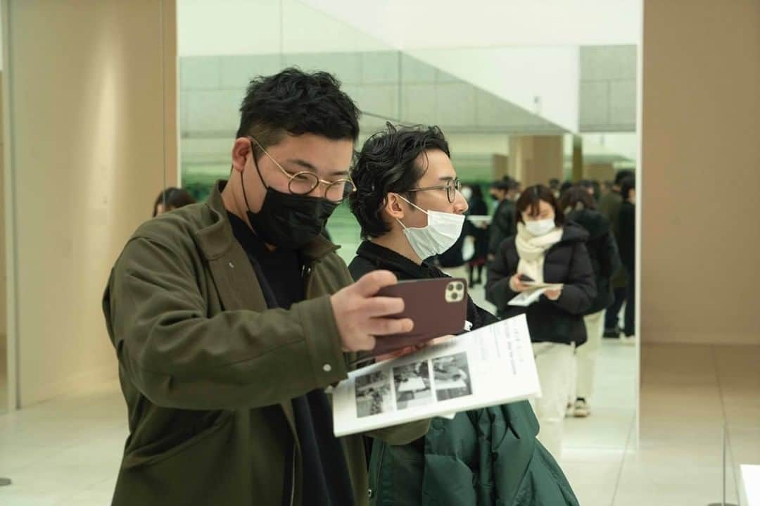 井田幸昌さんのインスタグラム写真 - (井田幸昌Instagram)「I went to my brother's exhibition @daisukeida93 and my friend Mr. Kangawa's EUGENE Studio exhibition. My brother's exhibition was at the Decameron in Shinjuku, and Mr. Kangawa's exhibition was at a museum (mot) in Tokyo. Both exhibitions were wonderful. There are still a few days left in the exhibition period, so if you have time, please come.  Personally, I found it interesting to see him running away from the fire in my brother's video work. Hahaha. Mr. Kangawa and I talked a lot about the future of the art world, and his work was very calculated and cool. Both exhibitions were very witty. They were very inspiring. Thank you!」1月20日 16時45分 - yukimasaida