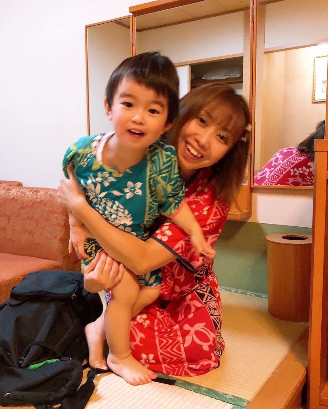 midoriyamaoのインスタグラム：「年末の家族旅行❤️ 12月26,27日 ホテル三日月木更津🏨🌙 子供が楽しめる遊具がたくさんホテル内にあって凄くよかったです😊‼️ 夜はホテルから花火が見えて素敵でした🎇💕 景色は一面、海が広がっててほんと癒されました☺️❣️  近くにアウトレットもあるので大人も楽しめてまた行きたいと思ったホテルでした❤️  #ホテル三日月竜宮城 #木更津アウトレット #家族旅行 #千葉旅行 #海 #幼児におすすめ #2歳3ヶ月男の子 #可愛くてたまらん❤️」