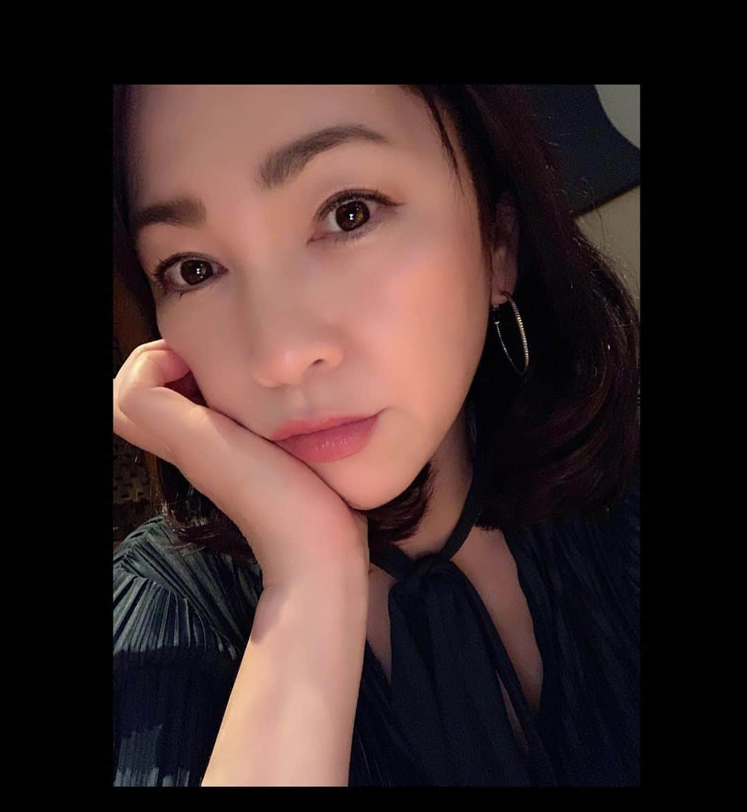 田中悦子さんのインスタグラム写真 - (田中悦子Instagram)「皆さま、お疲れ様です❣️ 今日は早めにお仕事上がらせていただきました☺️ 連勤続きの中、土曜日がまた恐怖の研修6時間😂 きっつー😅😂 そして 明日からまん防ですし 今日のうちにお友達とお食事してきまーす😏 ストレス発散して また頑張るの☺️  あ、とりあえず息子は無事です。😅 ではでは❣️  #昨日pic #フィード投稿より #ストーリーに載せたこれがいいと言われました #アラフィフ女子 #アラフィフ女子コーデ #50代 #50代ファッション #大人ヘア」1月20日 17時38分 - etsuko.reborn25