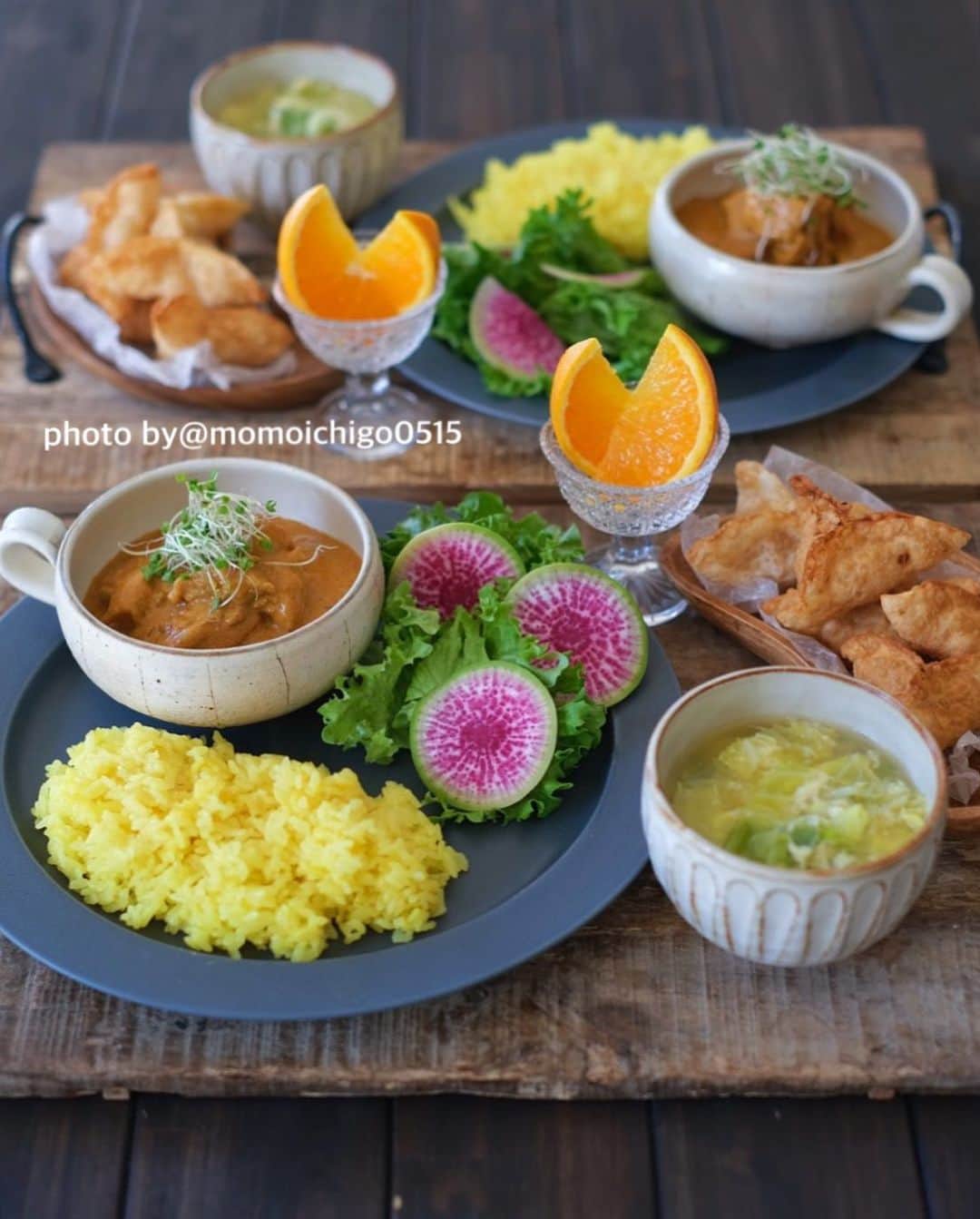 YASUKO TAKESUEのインスタグラム：「. こんばんは☺️💕. 今日の献立…✨✨ . . ⭐️バターチキンカレー ⭐️サモサ ⭐️キャベツと卵のスープ ⭐️オレンジ . . .  #晩ごはん#晩御飯#晩ご飯#夜ごはん#よるごはん#夕食#おうちご飯#うちご飯#おうちご飯lover#おうちご飯記録#食卓#手料理#手作りご飯#料理写真#器好き#器集め#献立#家庭料理#food#foodpic#foodstagram#foodphotography#followme#instagood」
