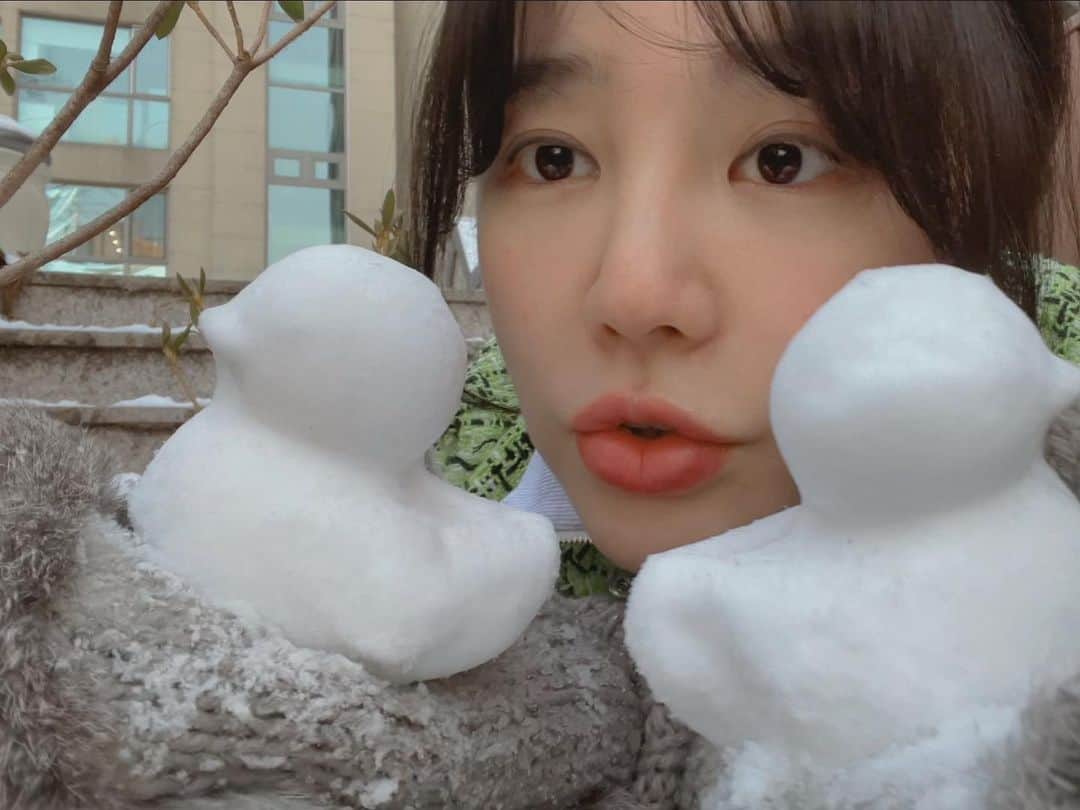 ユン・ウネさんのインスタグラム写真 - (ユン・ウネInstagram)「I made my snow ducks too!! After all my failures I found my own knowhows!!!^^ 🌨 🦆   #스노우덕」1月20日 18時51分 - y1003_grace