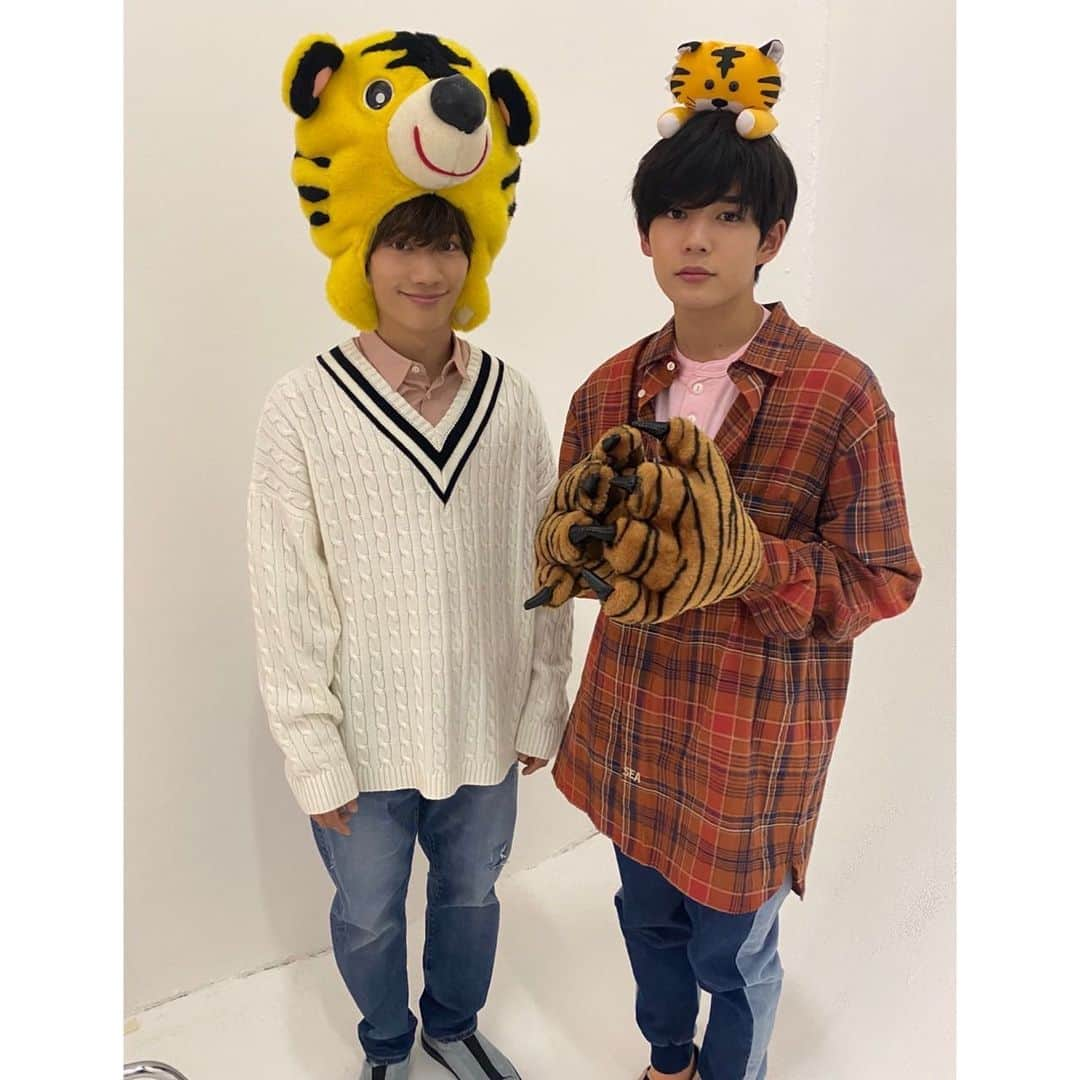 なにわ男子さんのインスタグラム写真 - (なにわ男子Instagram)「⁡ ⁡ 〈 虎トリオ参上！がおー🐯 〉 ⁡  11月に撮影した写真だよ~☁  虎の小道具に テンション爆上がりしている3人なのでした笑 ⁡  by 流星  ⁡  #なにわ男子 #naniwadanshi #なにわグラム」1月20日 19時28分 - naniwadanshi728official