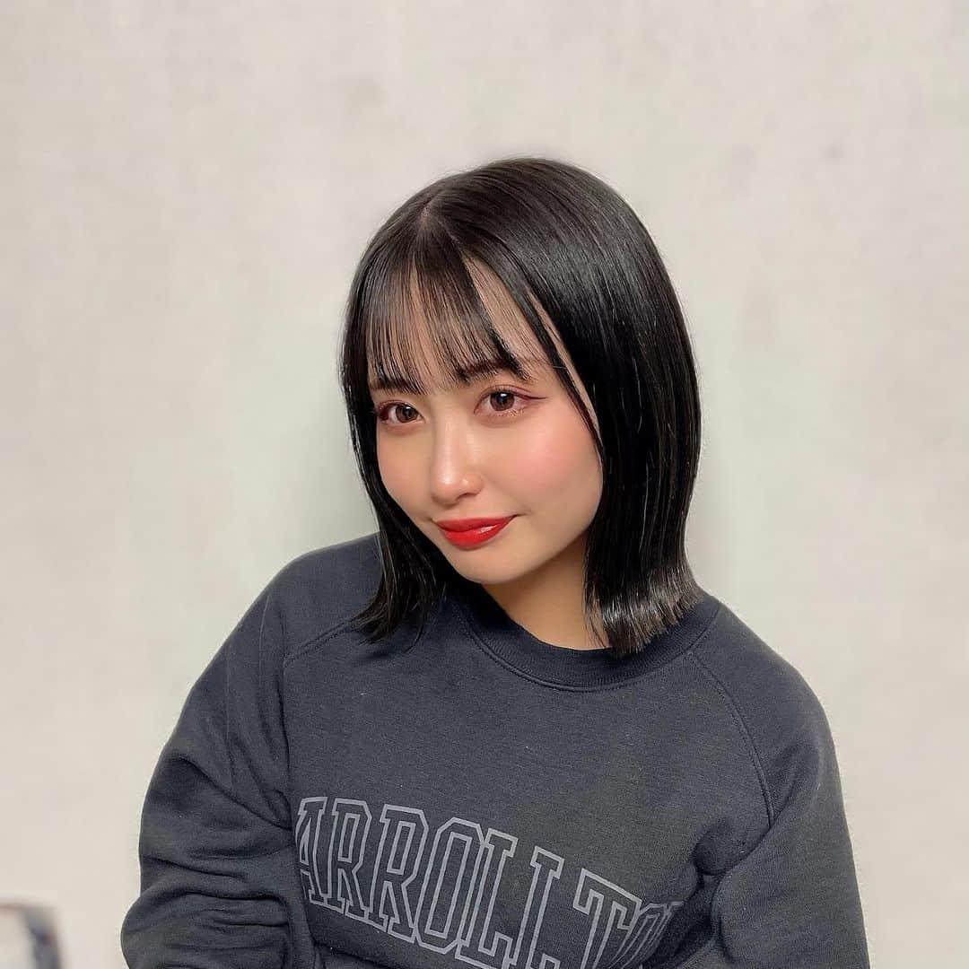 羽原由佳のインスタグラム：「. バッサリ✂️ 久しぶりのボブ」