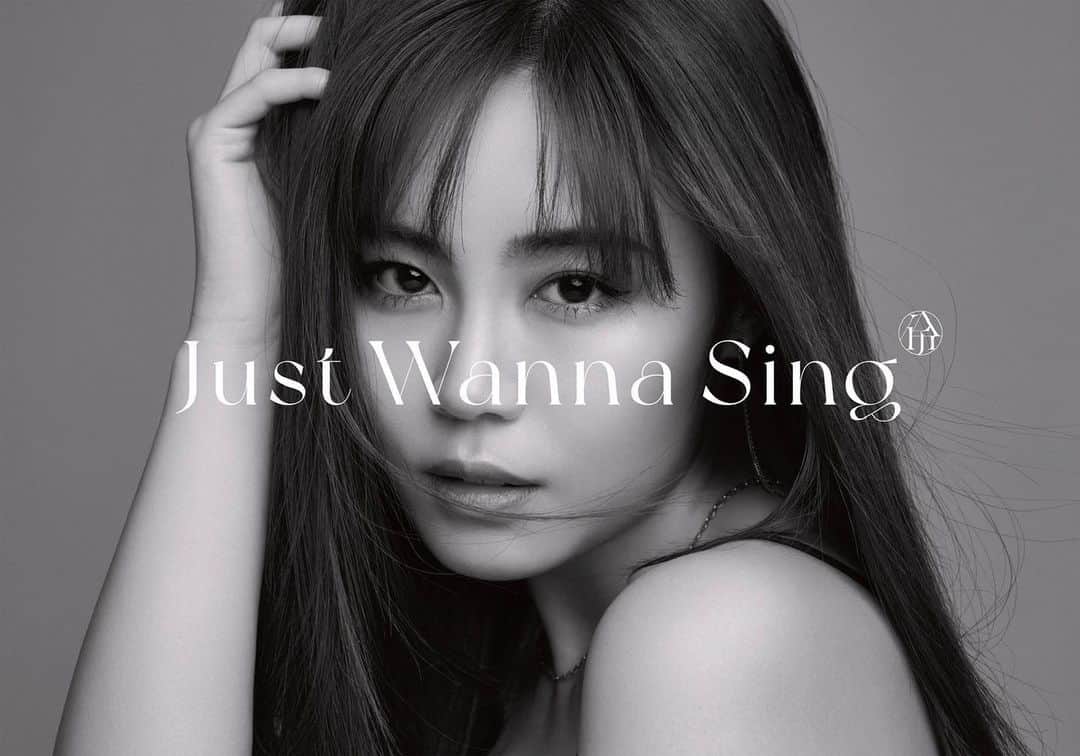 鷲尾伶菜のインスタグラム：「My Birthdayに情報解禁。  伶1st ALBUM『Just Wanna Sing』が 4/13(水)に発売決定しました！  ソロ初のアルバムとなる「Just Wanna Sing」は、 歌や音楽への 真っ直ぐな想いが込められたタイトルとなっています。  また、公開されたCDジャケットは、 「Just Wanna Sing」をテーマに歌への強い意志を表現した モノトーンの洗練されたアートワークに仕上がっているので ご注目ください。  全部で3形態となっています！  詳しい発売情報は 伶公式HPよりチェックお願い致します！  #伶  #鷲尾伶菜  #album  #JastWannaSing #freivor」